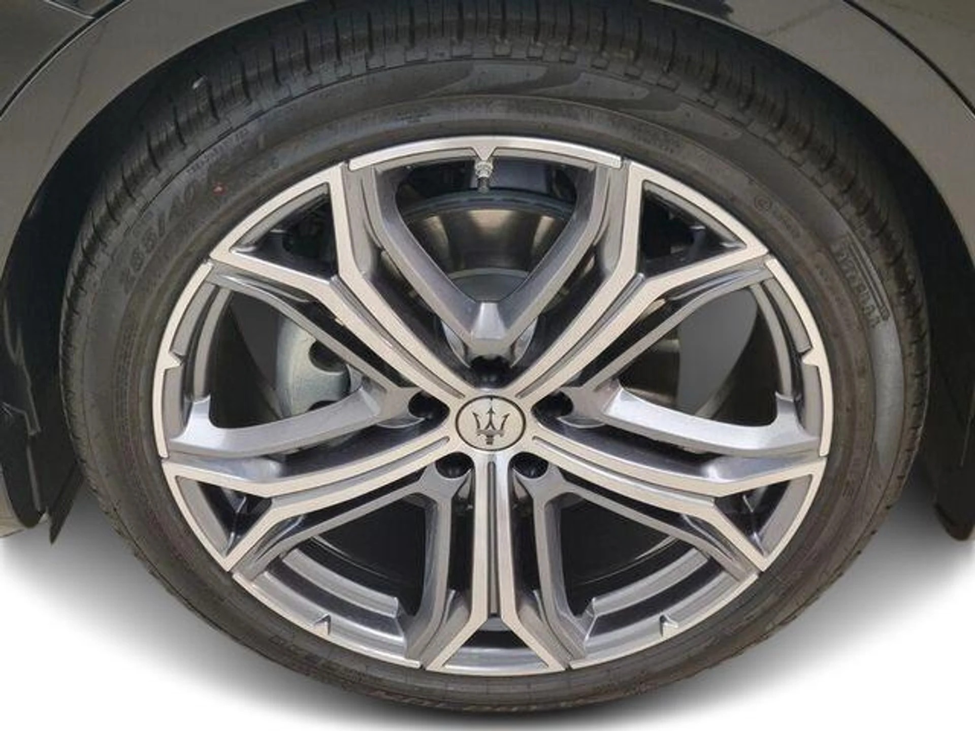 mph010_2405184468_New_2023_Maserati_Levante_GT_1753160525_6593230300