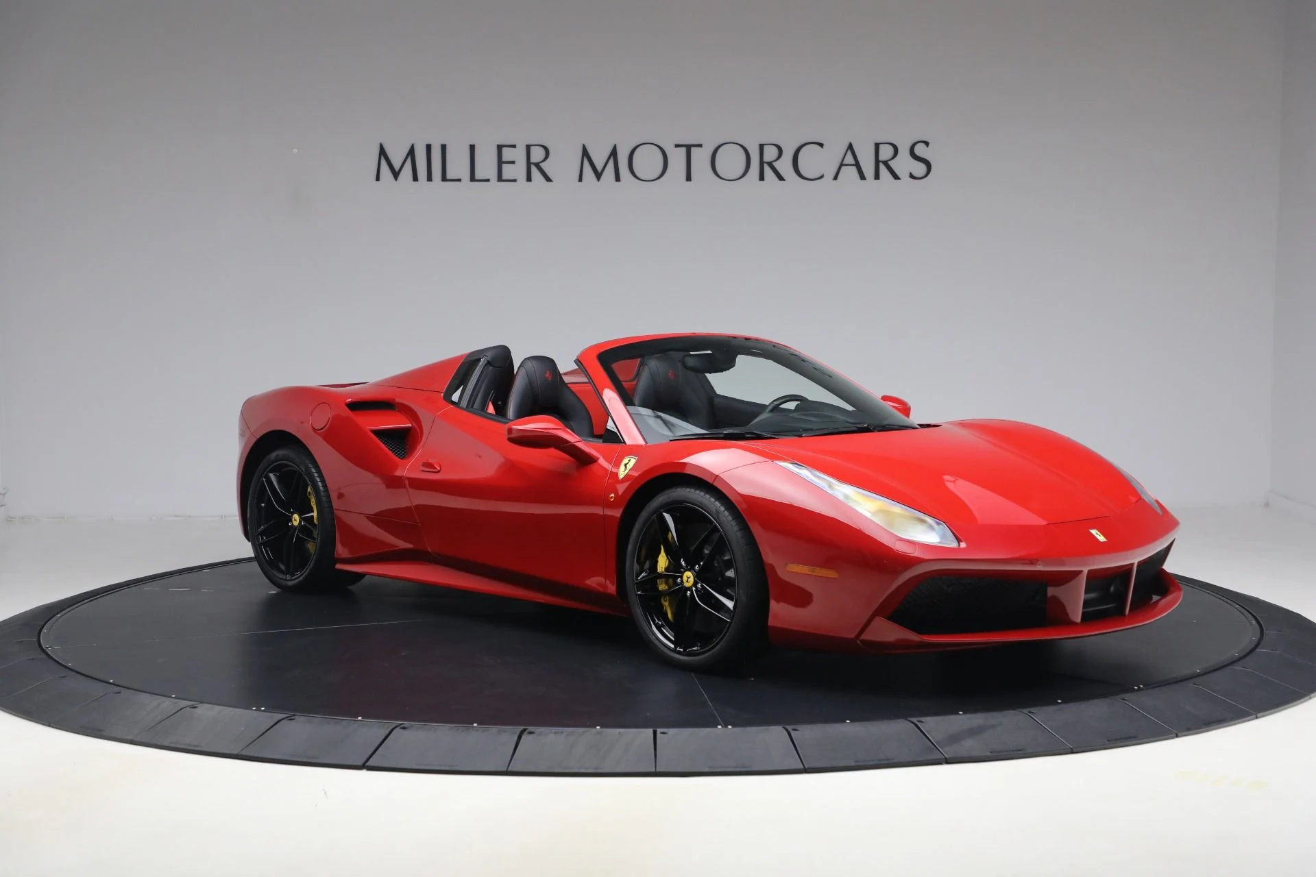 mph010_2405336976_Used_2019_Ferrari_488_Spider_1792598381_db0cf099ad
