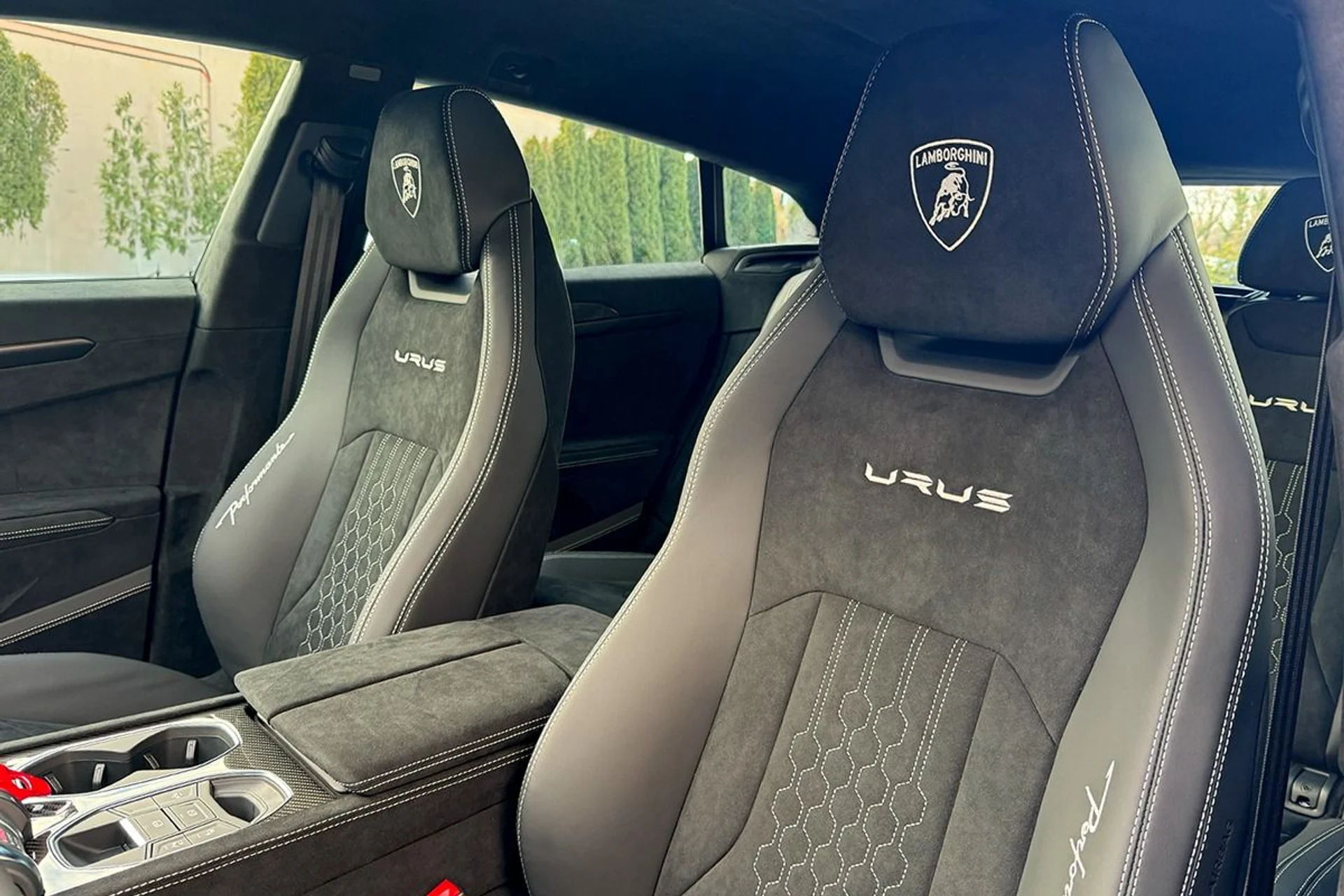 mph010_2406298222_Used_2024_Lamborghini_Urus_Performante_1737380299_fab40c02f5