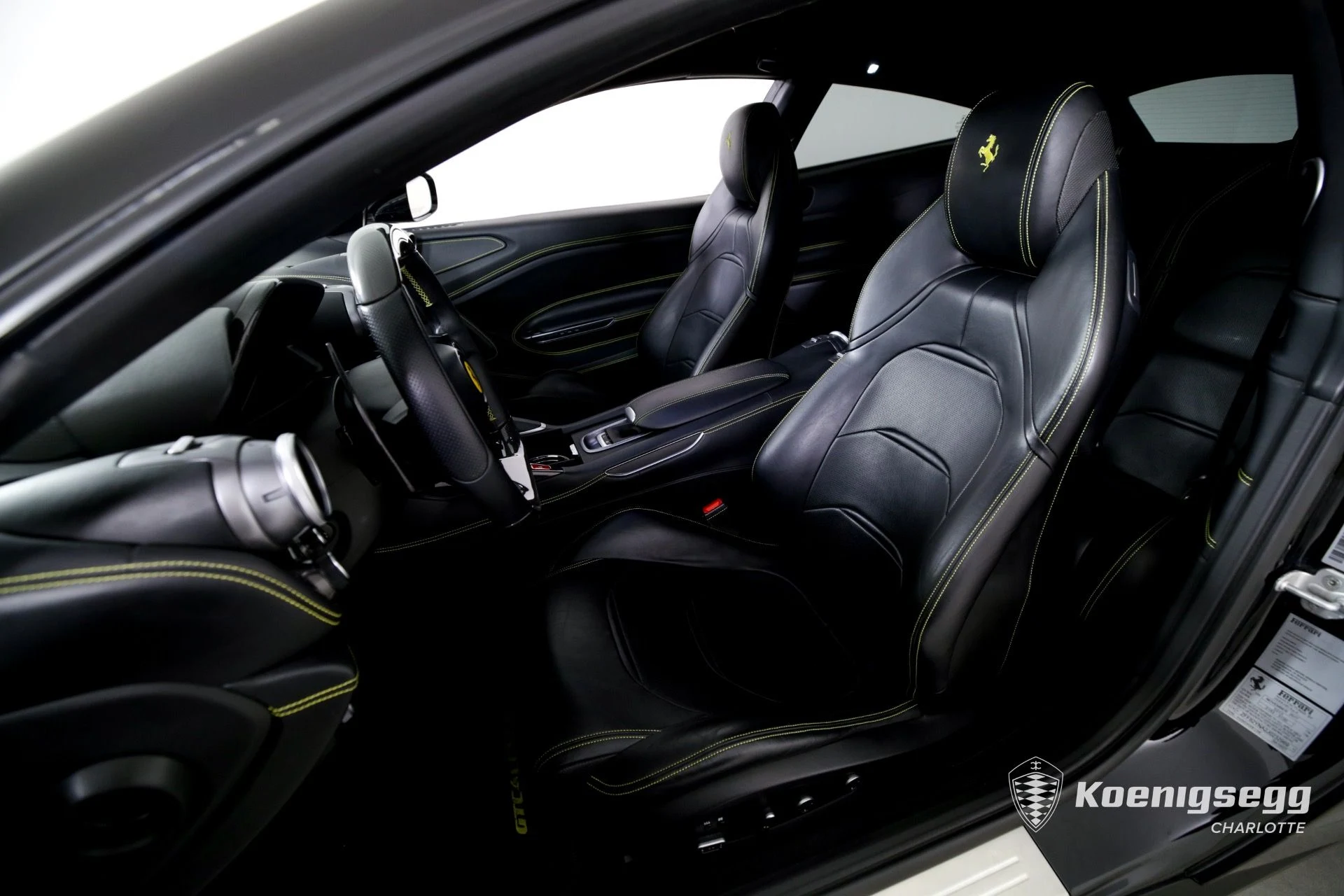 mph010_2407378715_Used_2018_Ferrari_GTC_4_Lusso_T_1761056109_07e9f75b8b