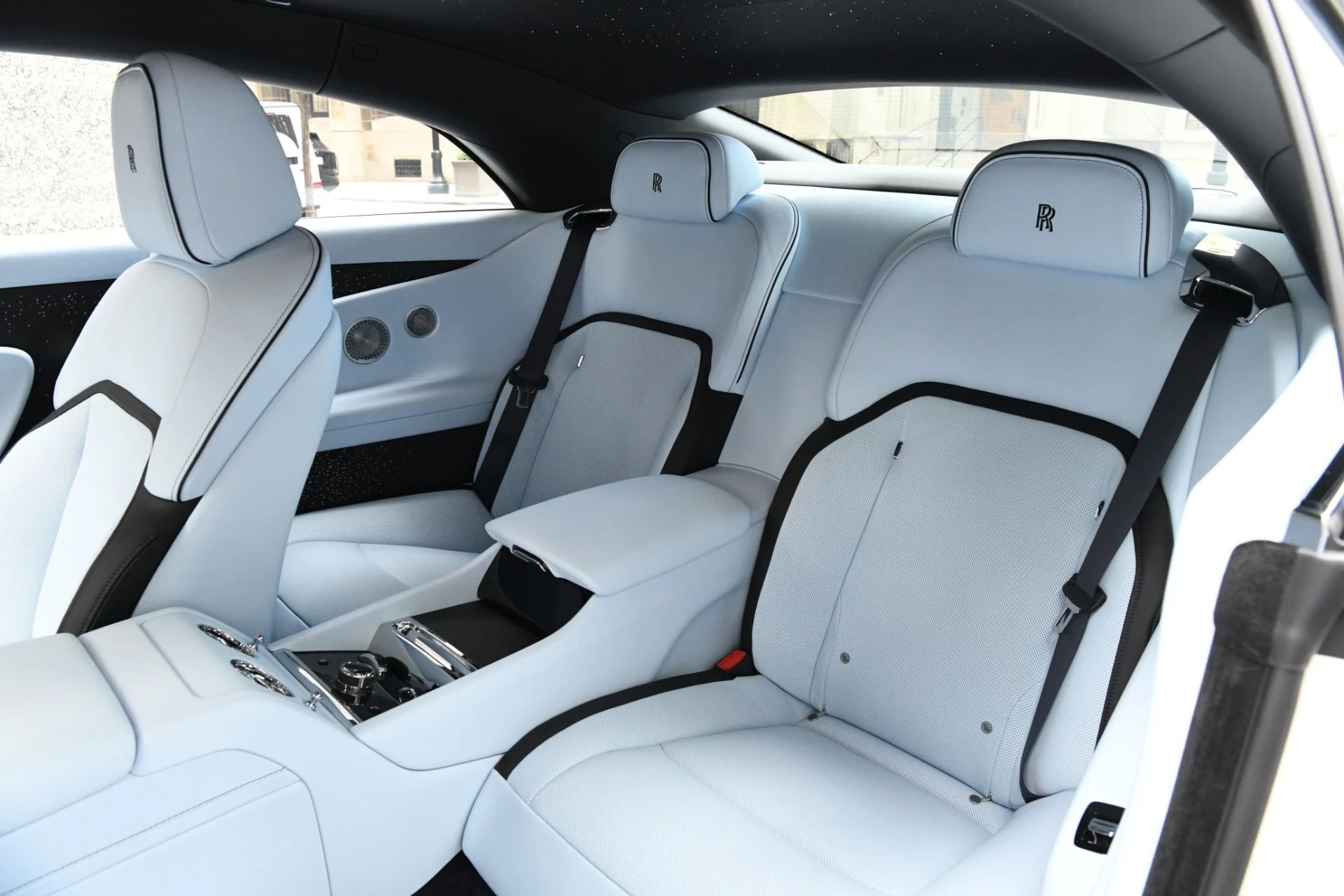 mph010_2407967330_11915_p12_l_2c2d6f4854