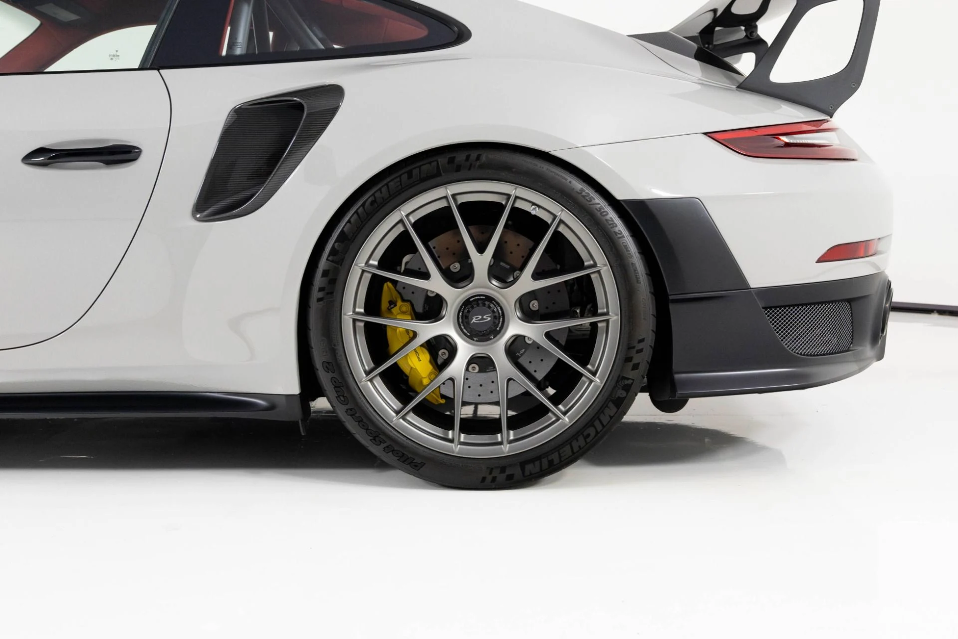 mph010_2408014755_Used_2018_Porsche_911_GT_2_RS_1762984464_41a37c622a