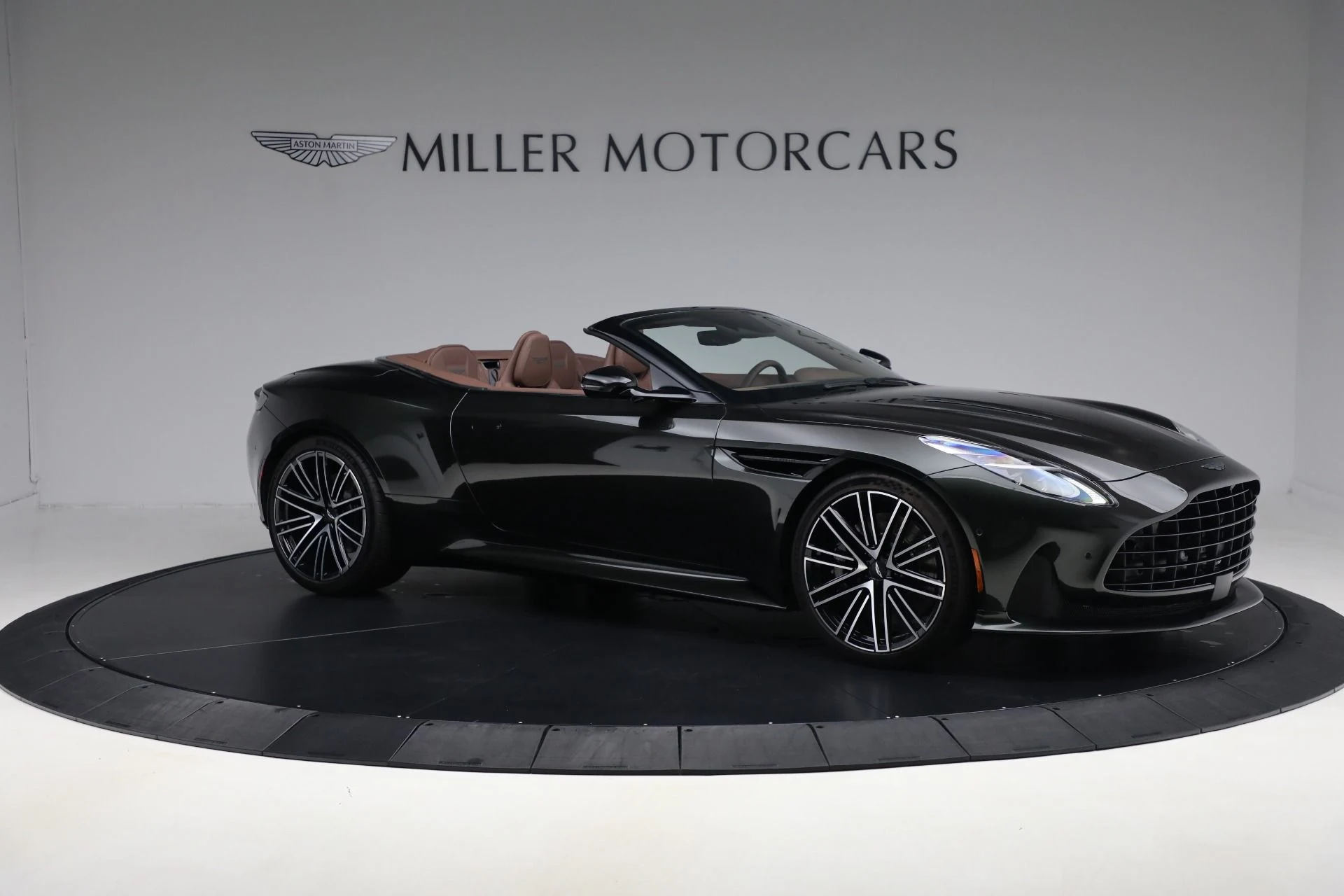 mph010_2410468852_Used_2024_Aston_Martin_DB_12_Volante_37f0d83f94
