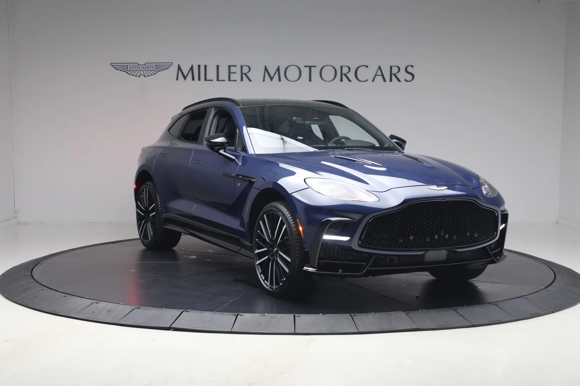mph010_2414788332_New_2026_Aston_Martin_DBX_S_1779920374_d4ee39f031
