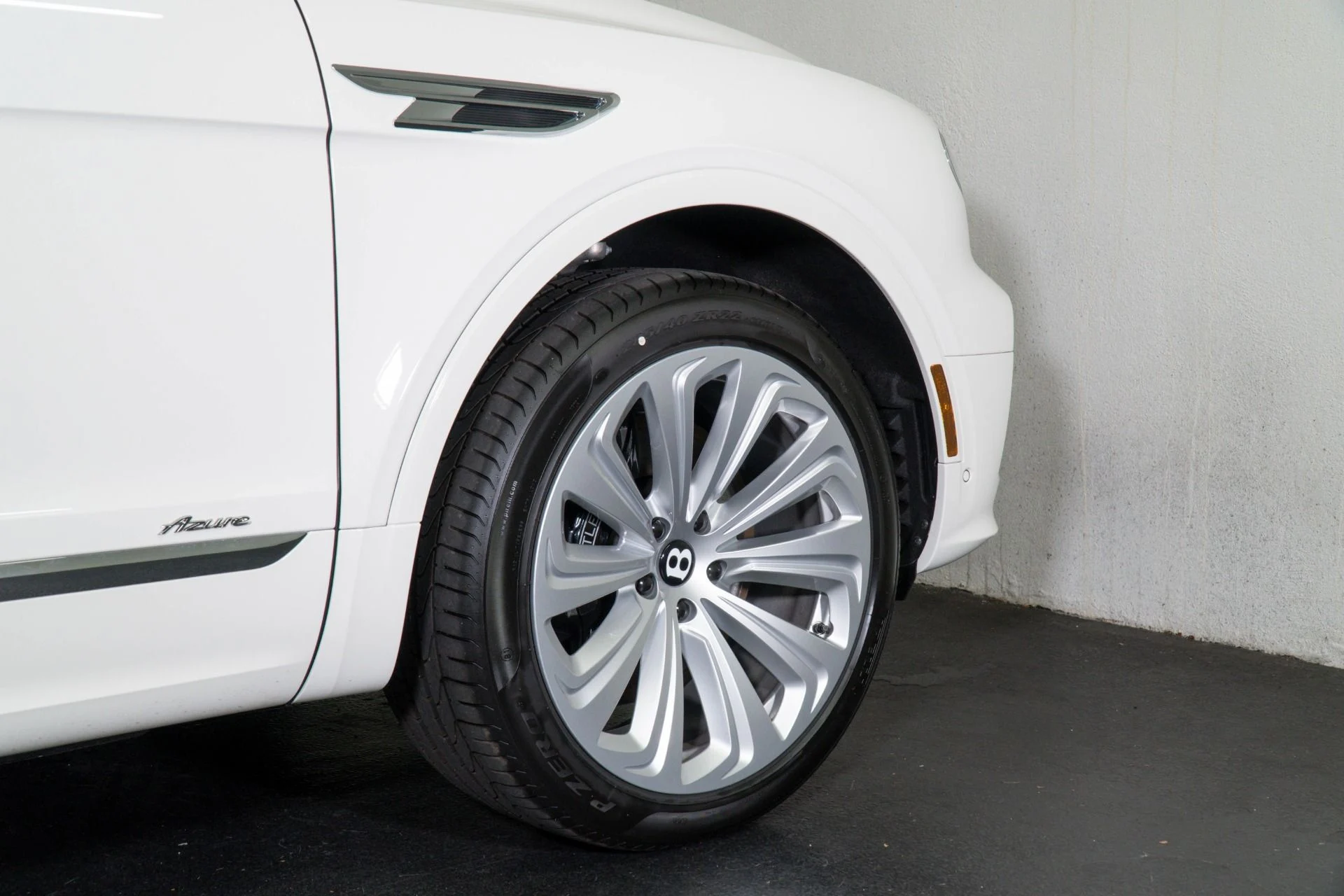 mph010_2416152883_New_2026_Bentley_Bentayga_AZURE_1777652825_4115a9dfcc