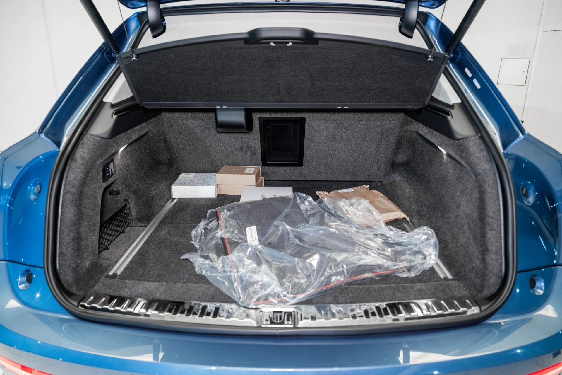 mph010_2419125692_Used_2025_Bentley_Bentayga_EWB_Mulliner_V8_1748092734_80f54a7e05