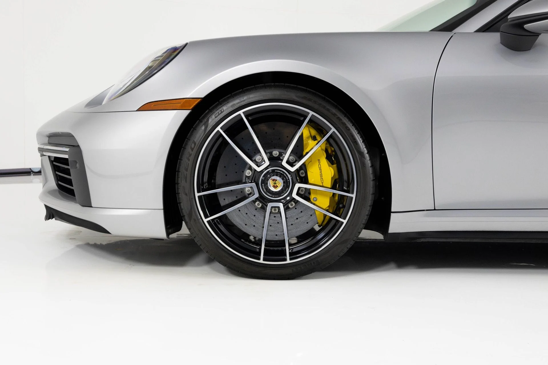 mph010_2426027447_Used_2022_Porsche_911_Turbo_S_1764184610_8cace37777