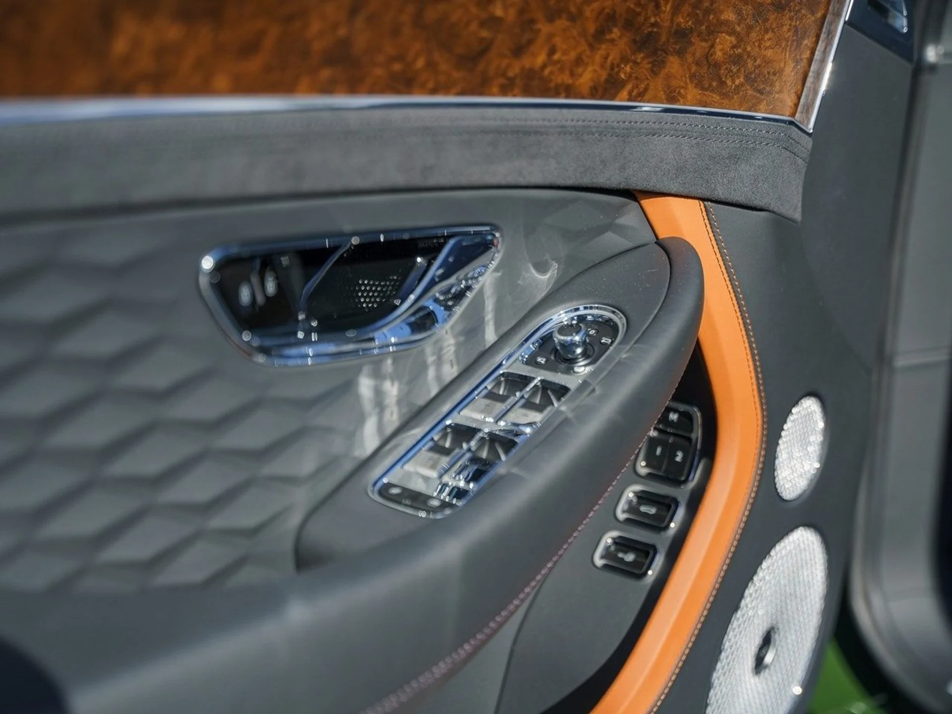 mph010_242799261_83c9f2582a4b138ec0b4a1938cf41a49x_ceff063d3c