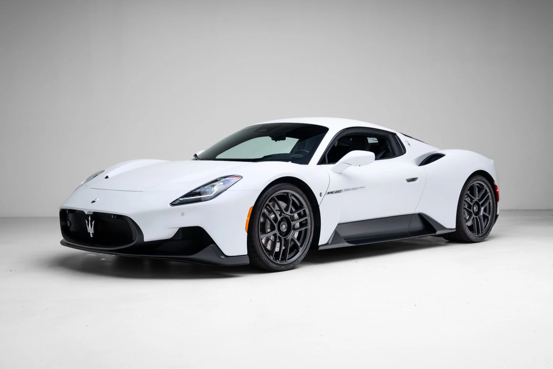 mph010_2433336038_Used_2023_Maserati_MC_20_1771372792_488c79dca5
