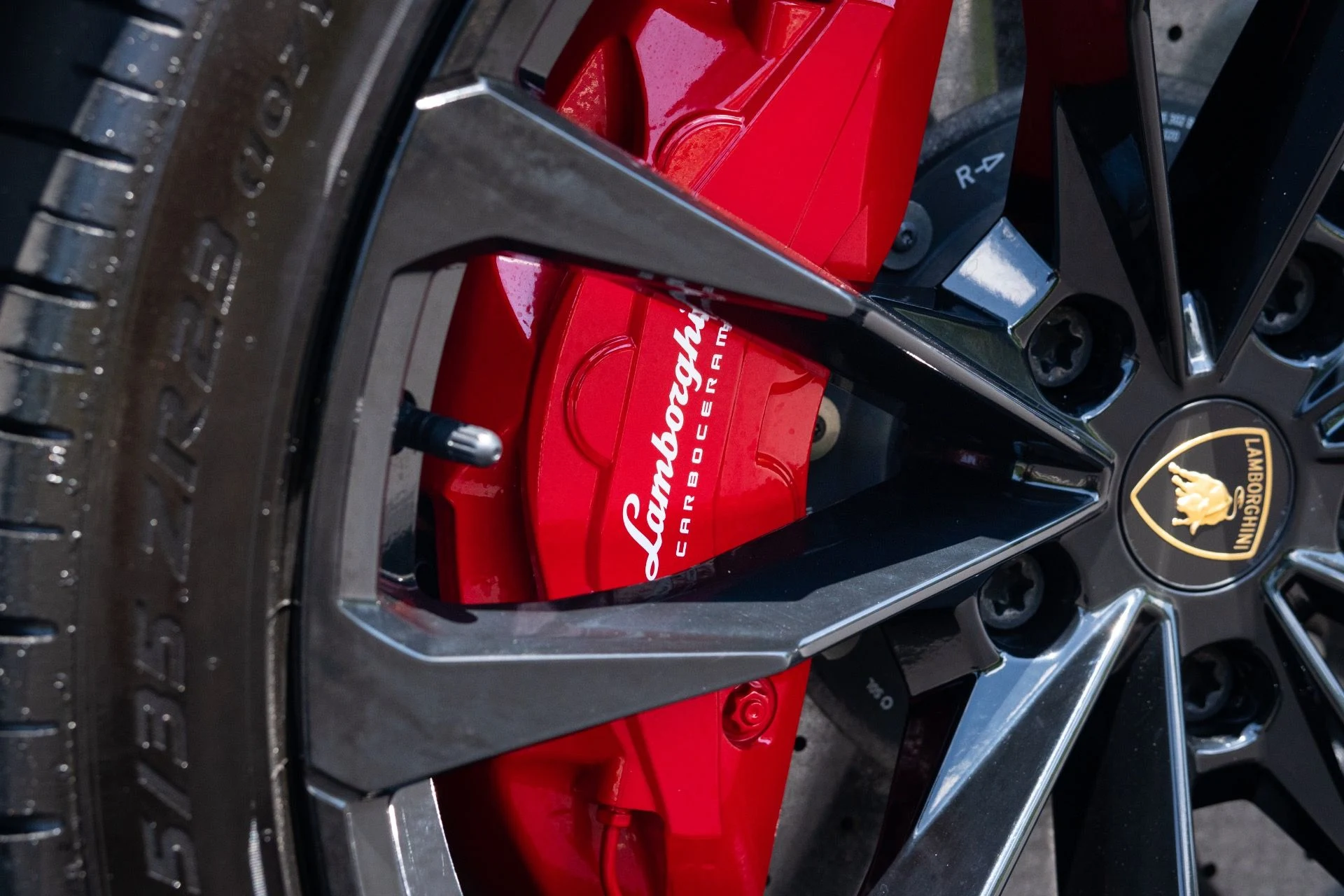 mph010_2435240738_Used_2019_Lamborghini_Urus_1781242066_0c635ce487