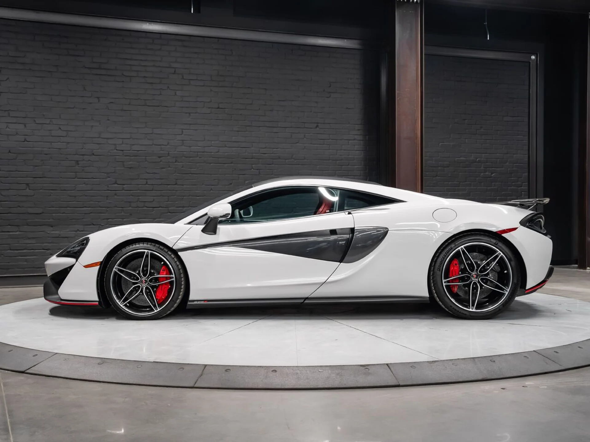 mph010_2438032587_mclaren_570s_2017_75b7f1b1d4