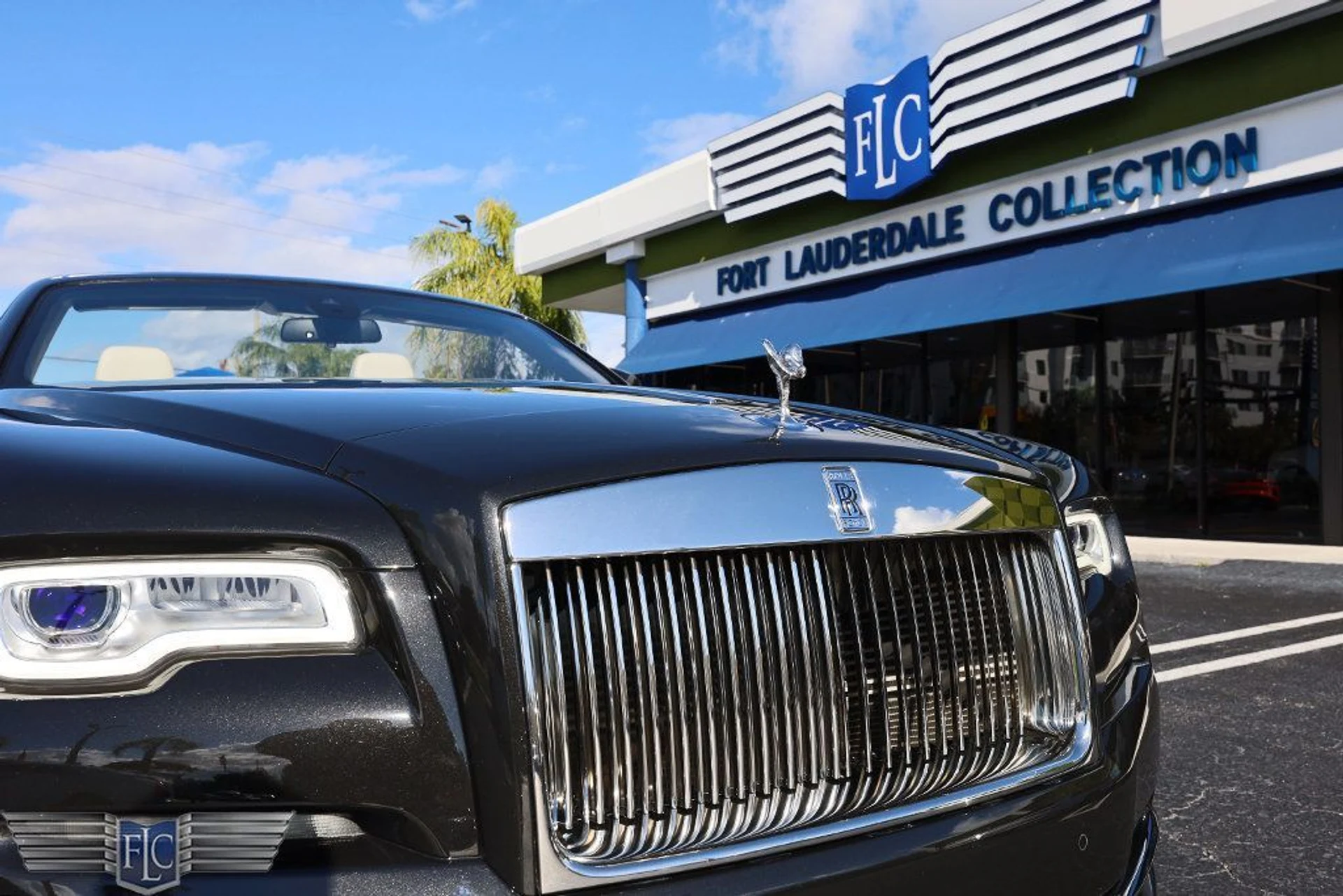 mph010_2440359064_used_2017_rolls_royce_dawn_convertible_6305_22967978_11_1024_378914c799