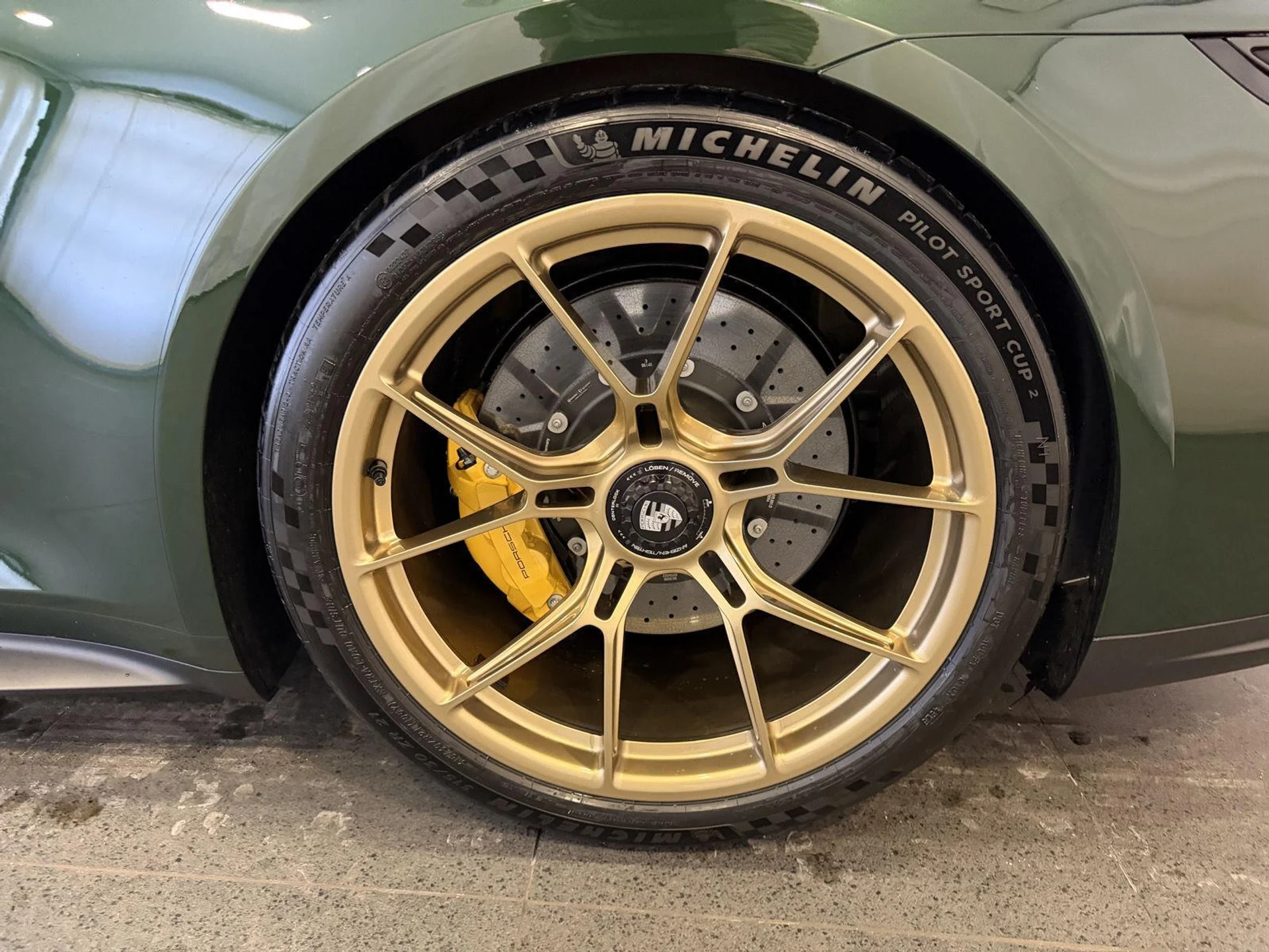 mph010_2440806898_ff8084851a99b31f819880cc252ee263x_0c9e999105