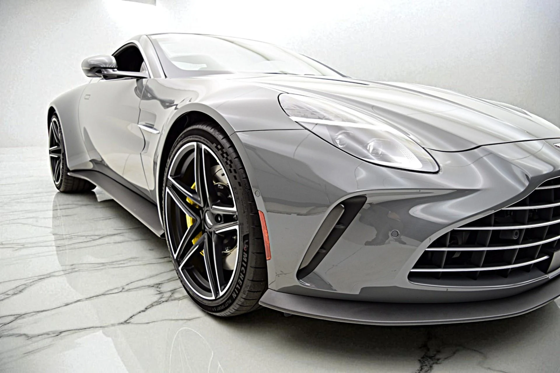 mph010_24409056_New_2026_Aston_Martin_Vantage_Coupe_e72ff0e32a