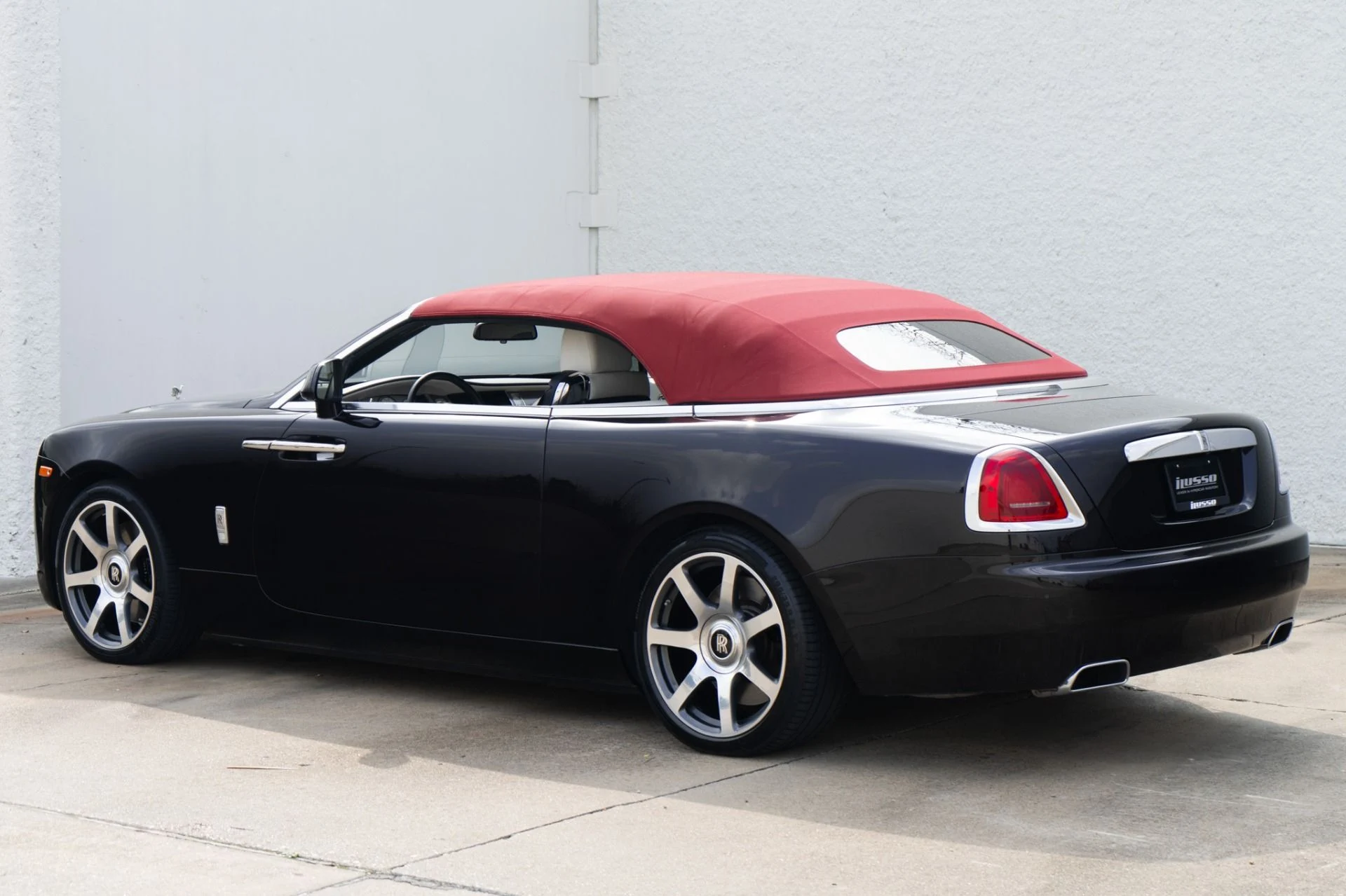 mph010_2445461241_Used_2017_Rolls_Royce_Dawn_1771784248_2fae8086f8