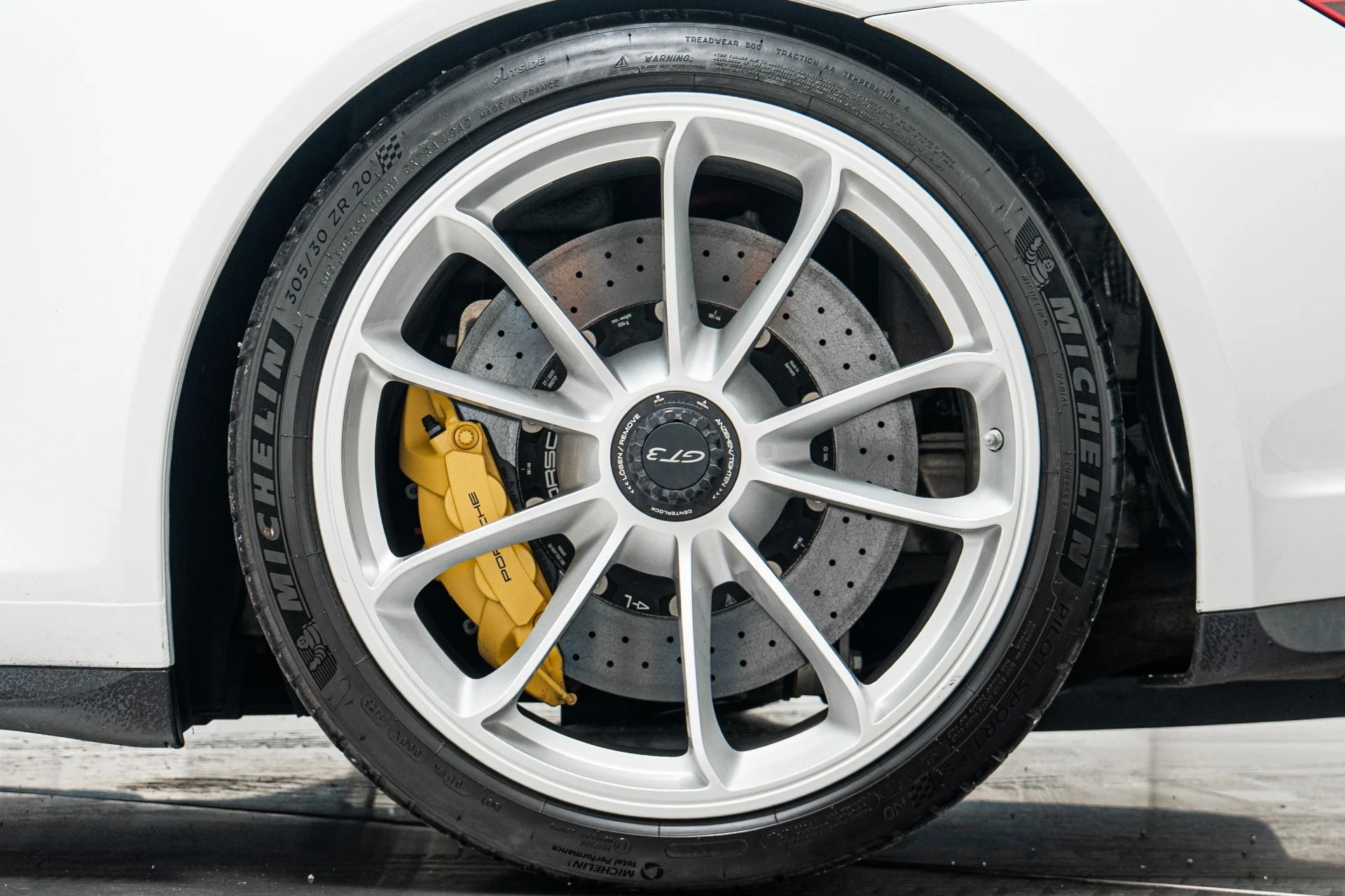 mph010_2446091856_Used_2018_Porsche_911_GT_3_Carbon_Ceramic_Brakes_1781905829_8eaef15cd0