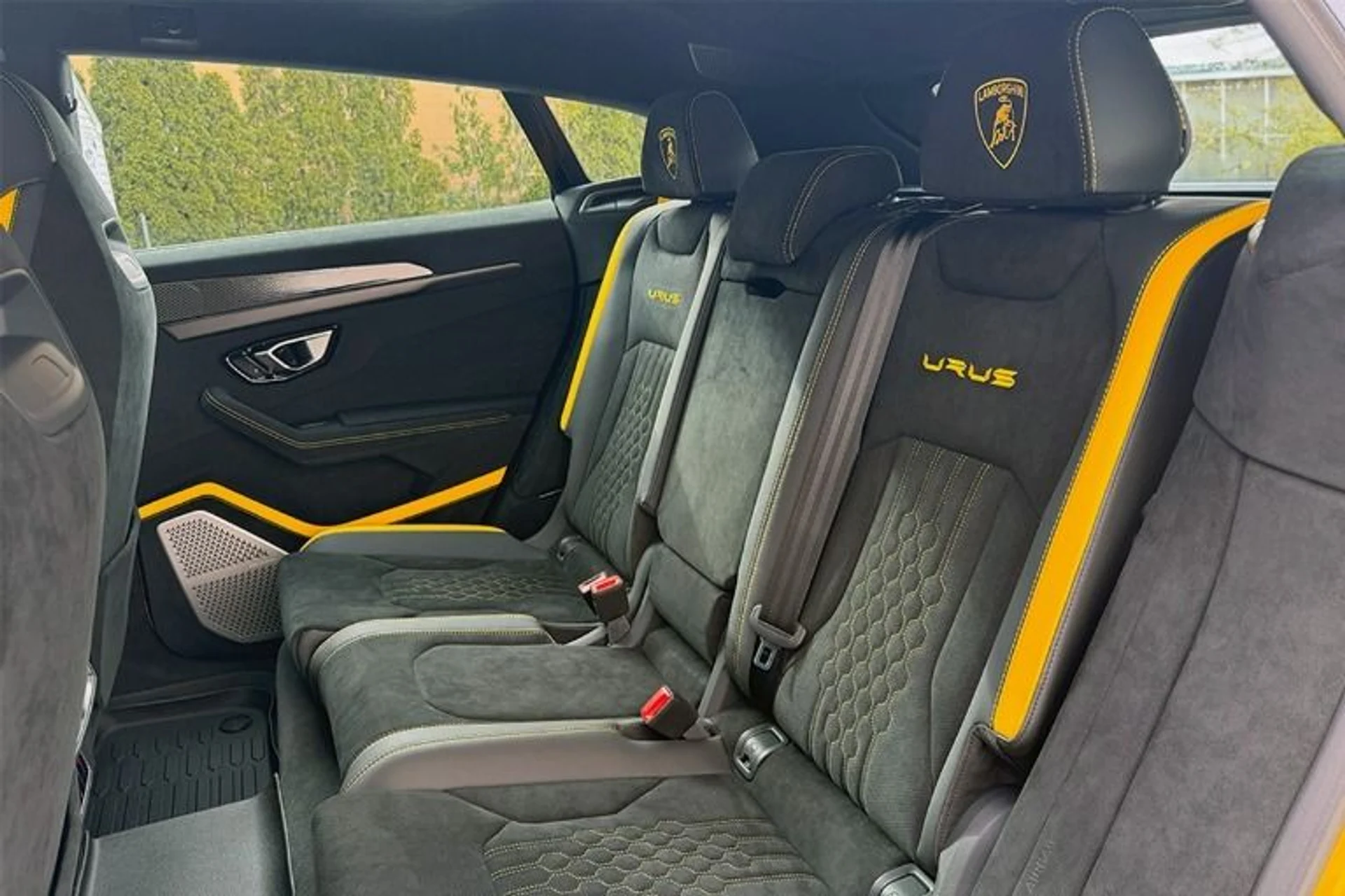 mph010_2450596302_Used_2024_Lamborghini_Urus_Performante_1737405766_a3519599d0