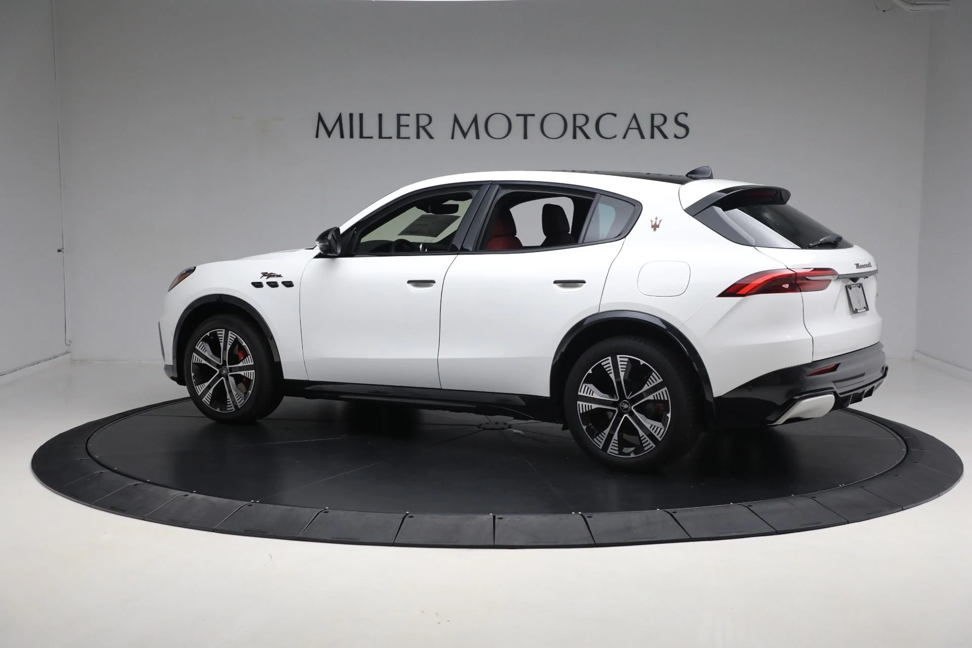 mph010_2451092185_New_2025_Maserati_Grecale_Folgore_5067c50476