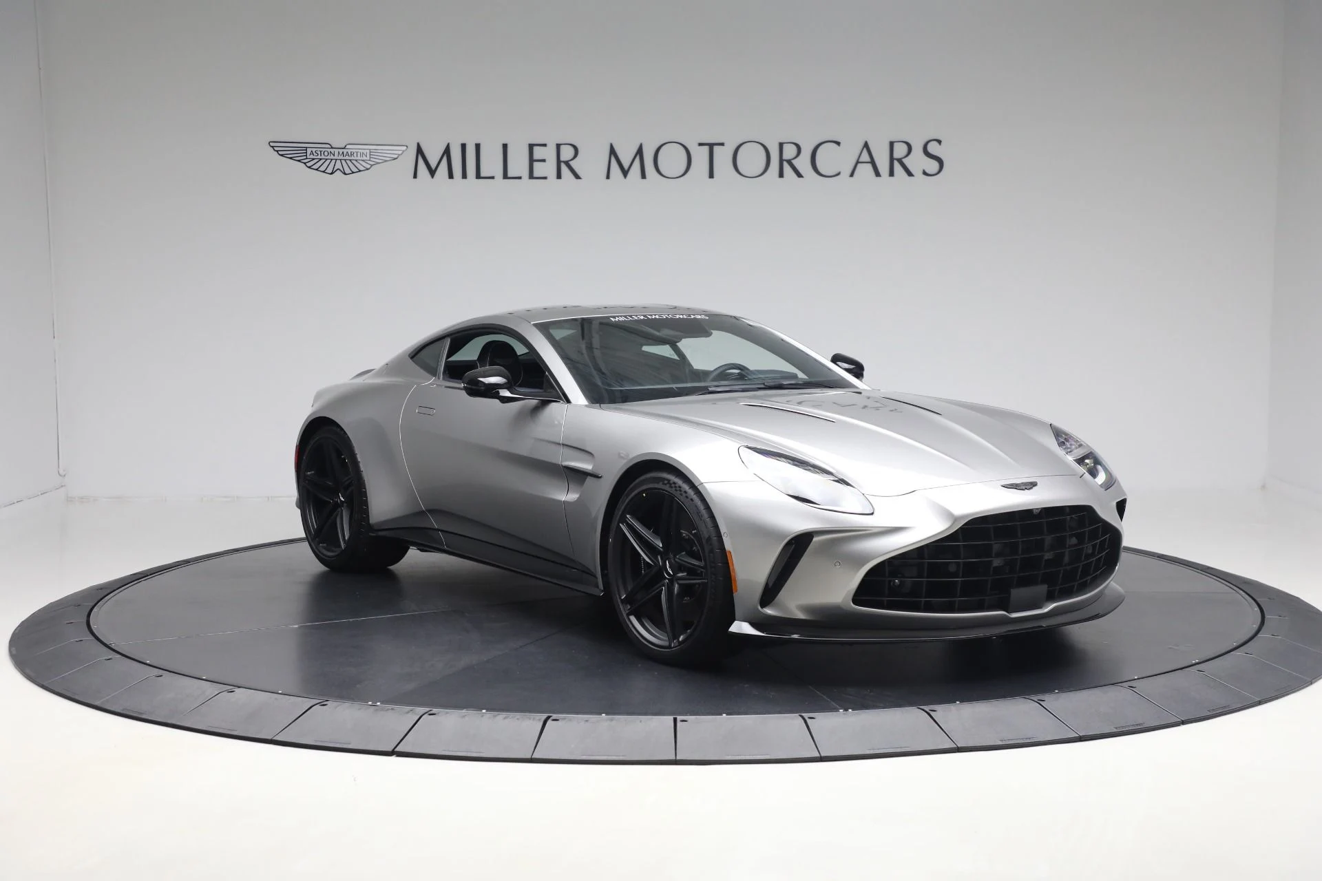 mph010_2451299904_New_2025_Aston_Martin_Vantage_3fa3fe75e0