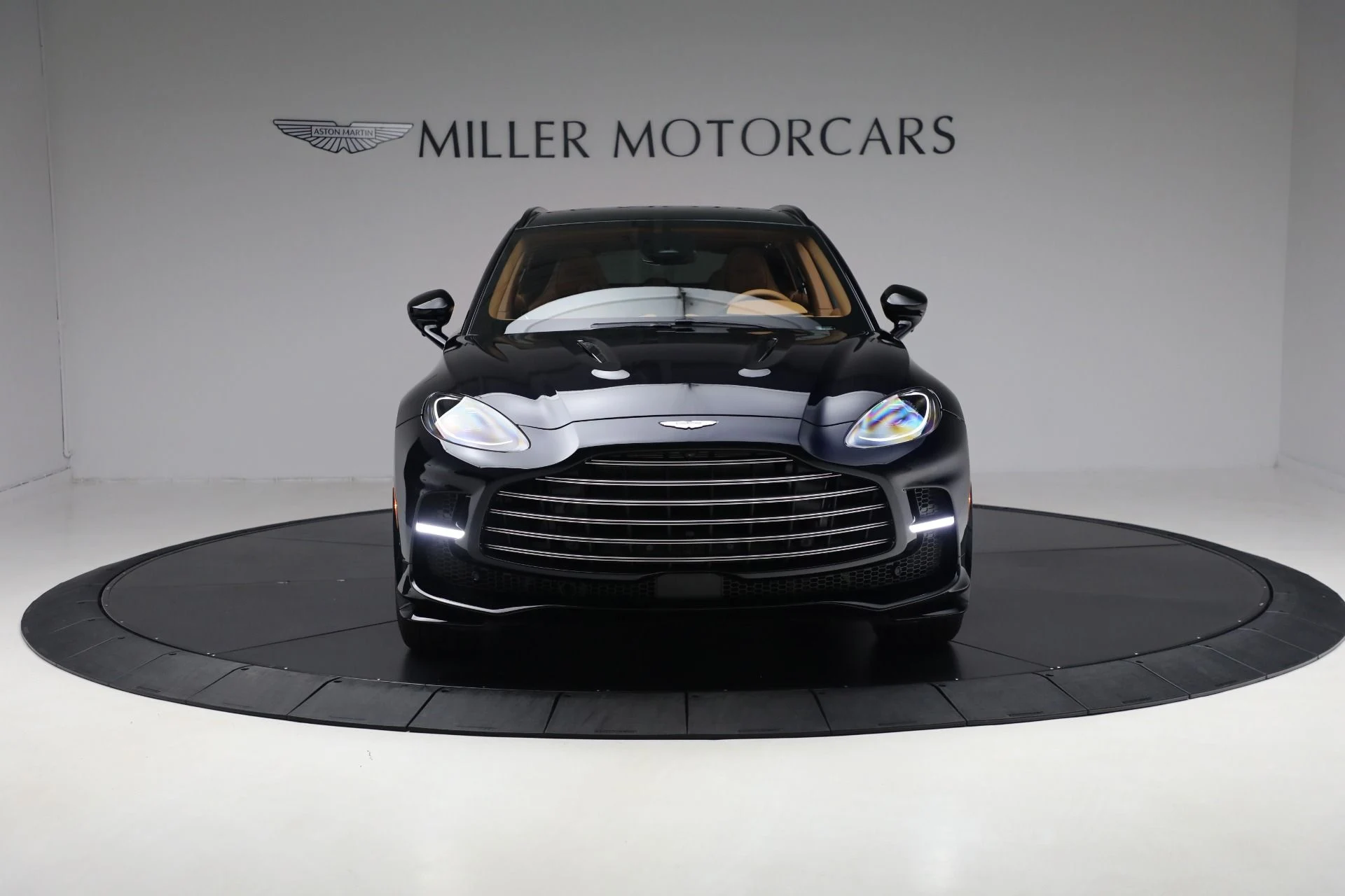 mph010_245886119_New_2025_Aston_Martin_DBX_707_baa8fc4f21
