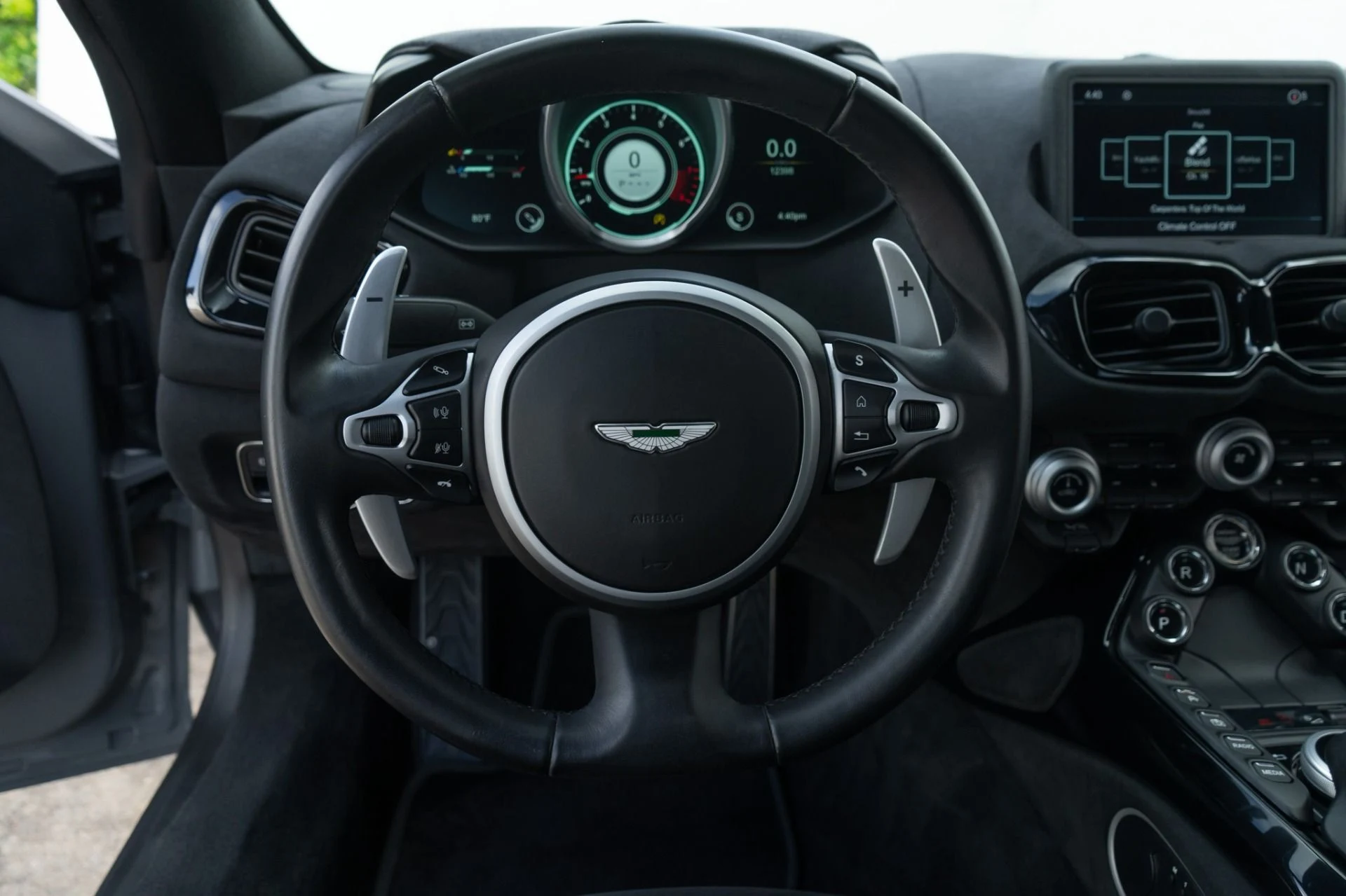 mph010_246008465_Used_2020_Aston_Martin_Vantage_1781738280_e2916e71bb