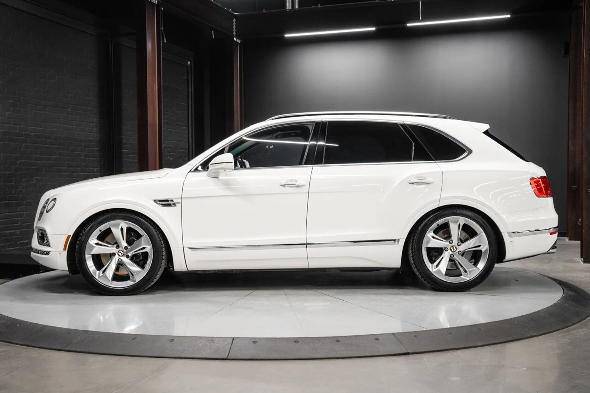 mph010_2469345634_bentley_bentayga_2019_b13561d02e
