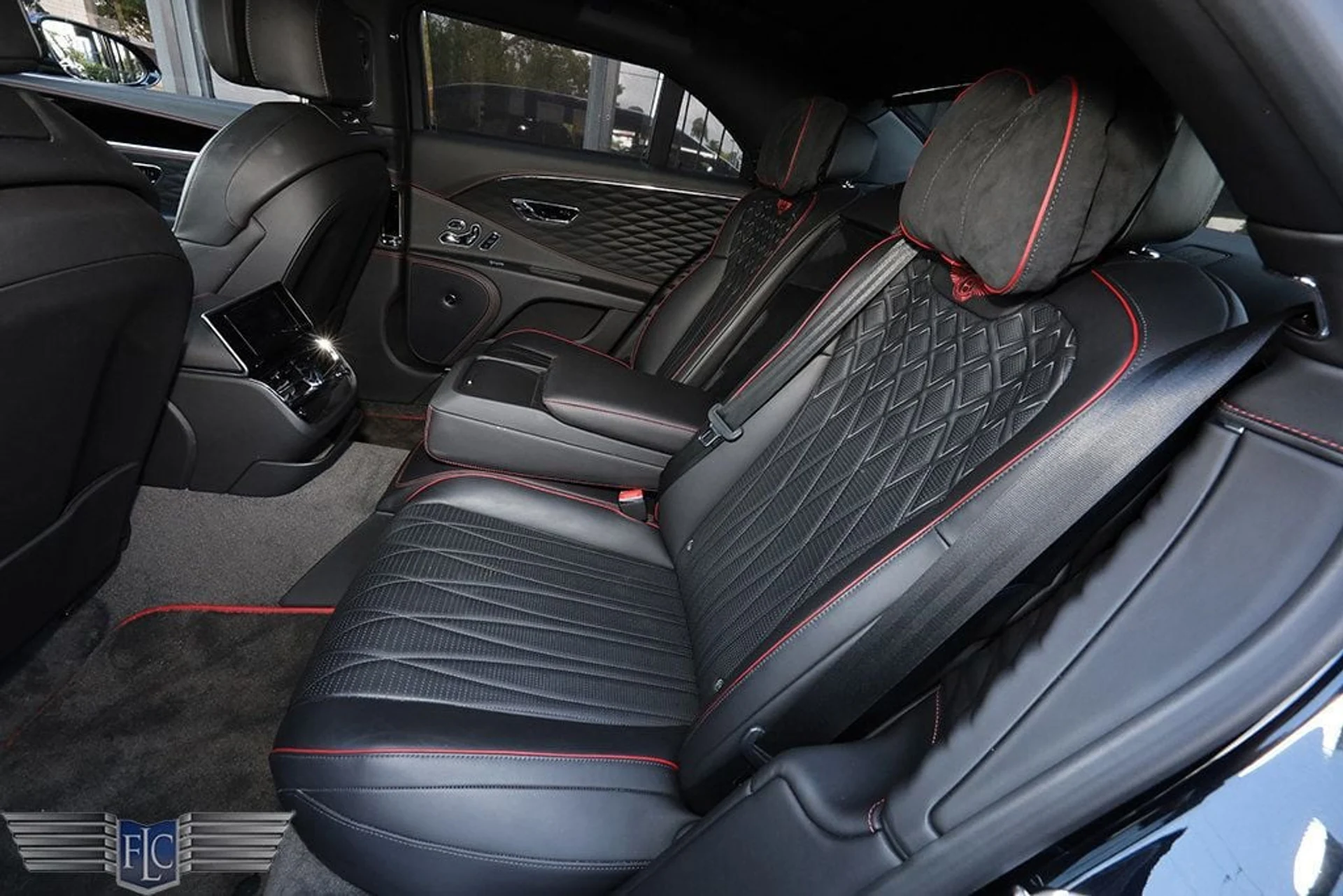 mph010_2470113360_used_2022_bentley_flying_spur_mullinerv8sedan_6305_22929315_11_1024_d18c9f6be9