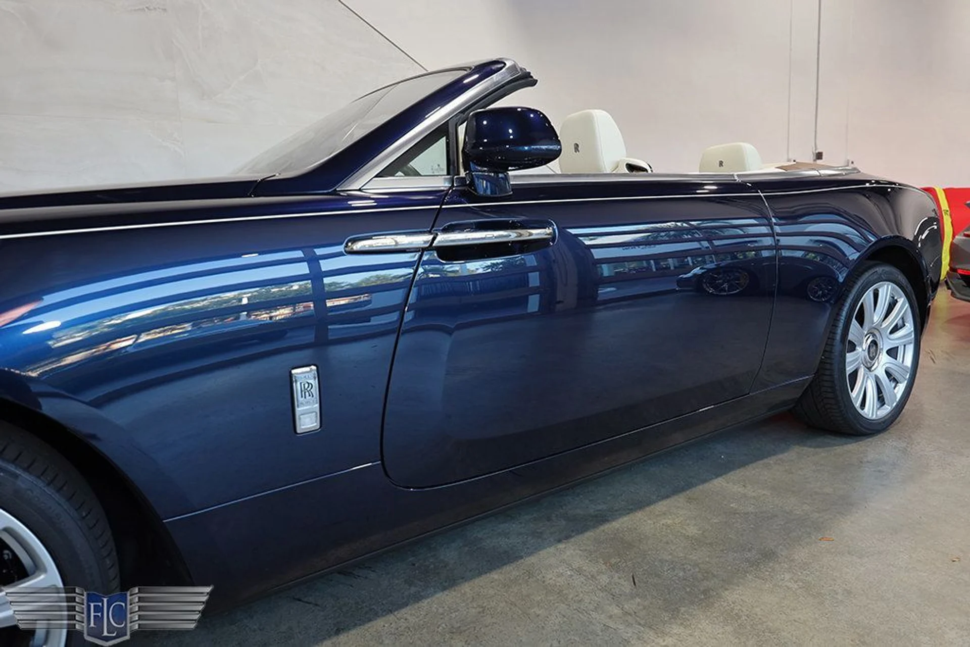 mph010_2477424449_used_2016_rolls_royce_dawn_2drconvertible_9689_23037962_11_1024_7b2dedd62f