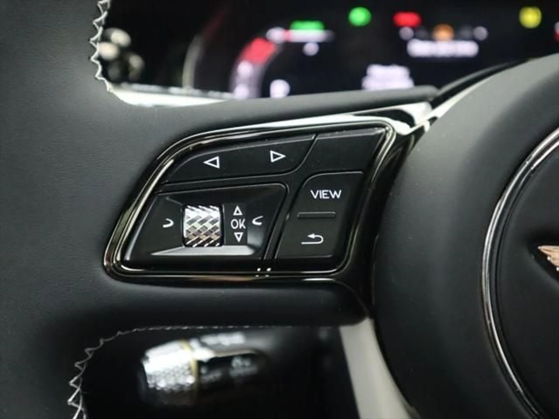 mph010_2479507748_used_2025_bentley_flying_spur_speedsedan_8119_22980031_11_640_30a307038c