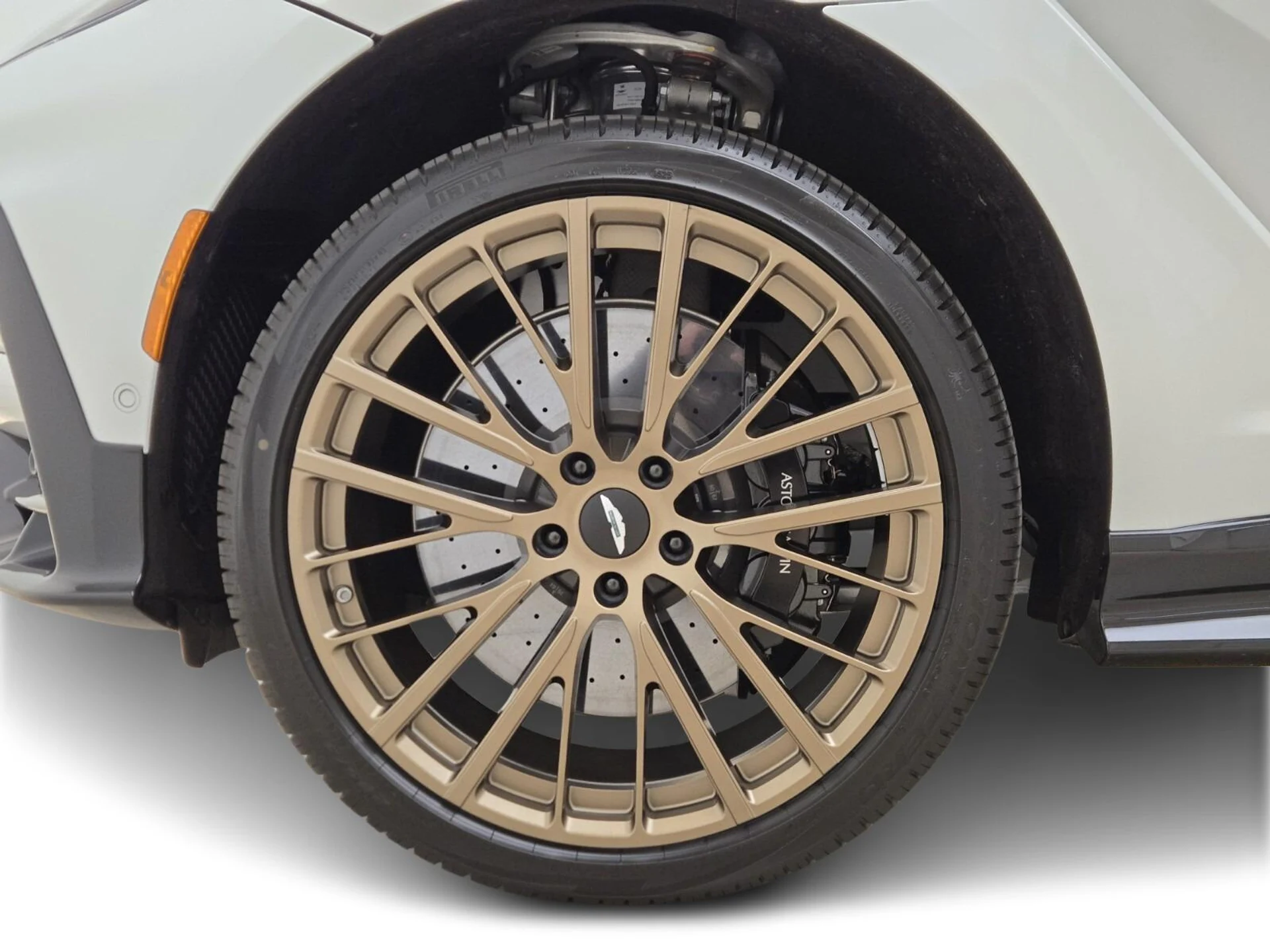 mph010_2479817436_New_2026_Aston_Martin_DBX_1767248307_f9cab63e5f