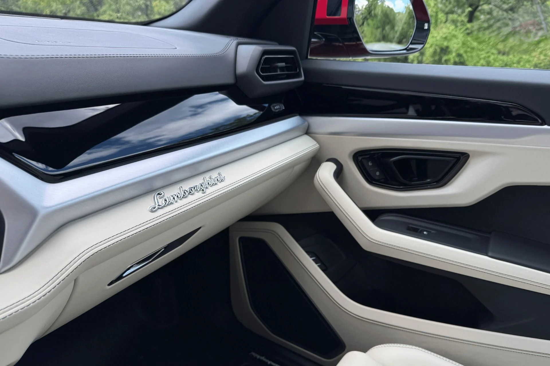 mph010_2484232731_New_2025_Lamborghini_Urus_SE_1756989496_c853385b3f