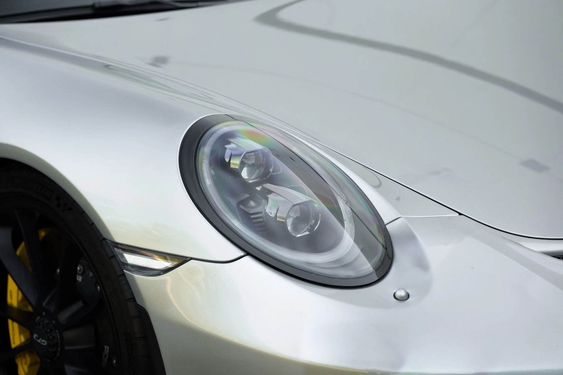 mph010_2488720821_Used_2018_Porsche_911_GT_3_1761946041_bcecff3b9b