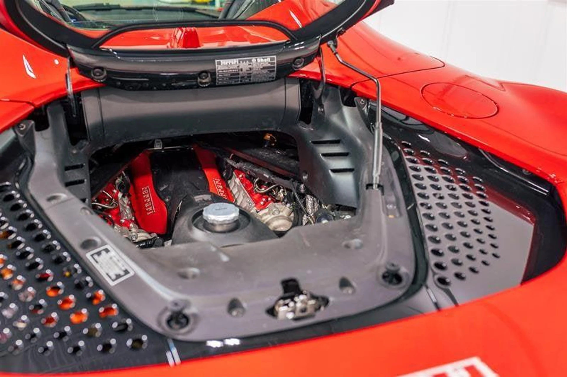 mph010_2492071175_Used_2025_Ferrari_SF_90_Spider_Base_1782922724_643cd23a30