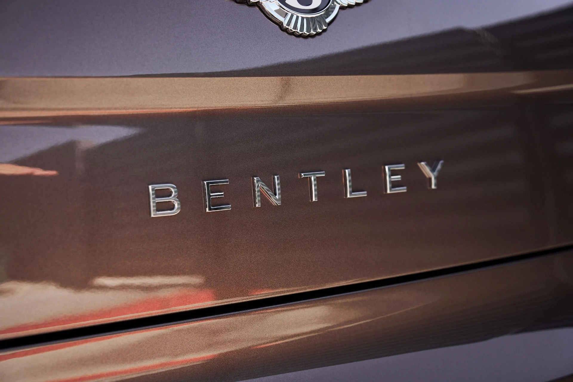 mph010_2493634115_Used_2025_Bentley_Flying_Spur_Speed_1762569169_6f3e387b27