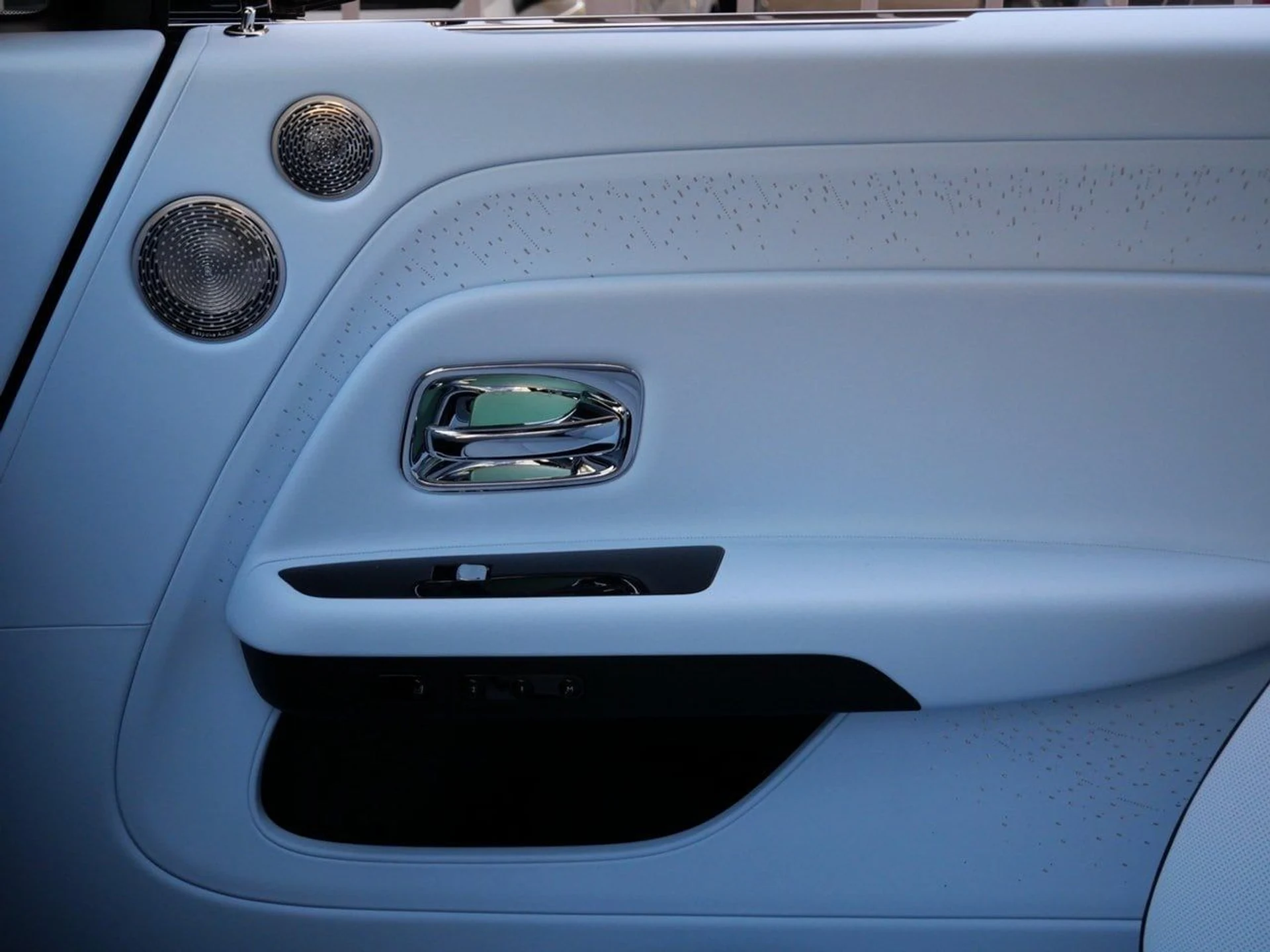 mph010_2496710370_51c098a367a3d4e6f6e2daeb01825fd0x_3abdce22cf