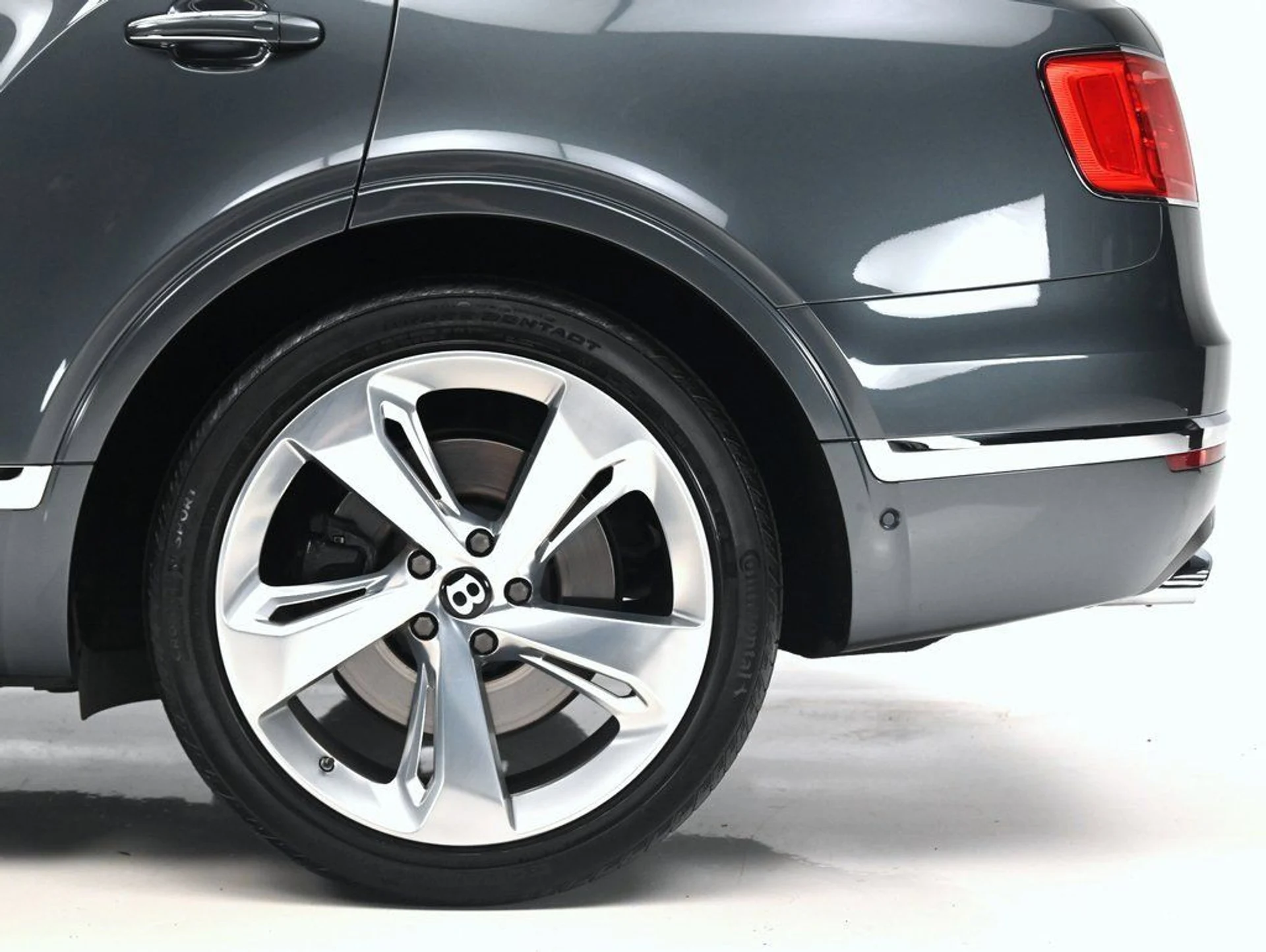 mph010_2500205755_b024269b980a4984ac0430d43696958e_5f1124930b