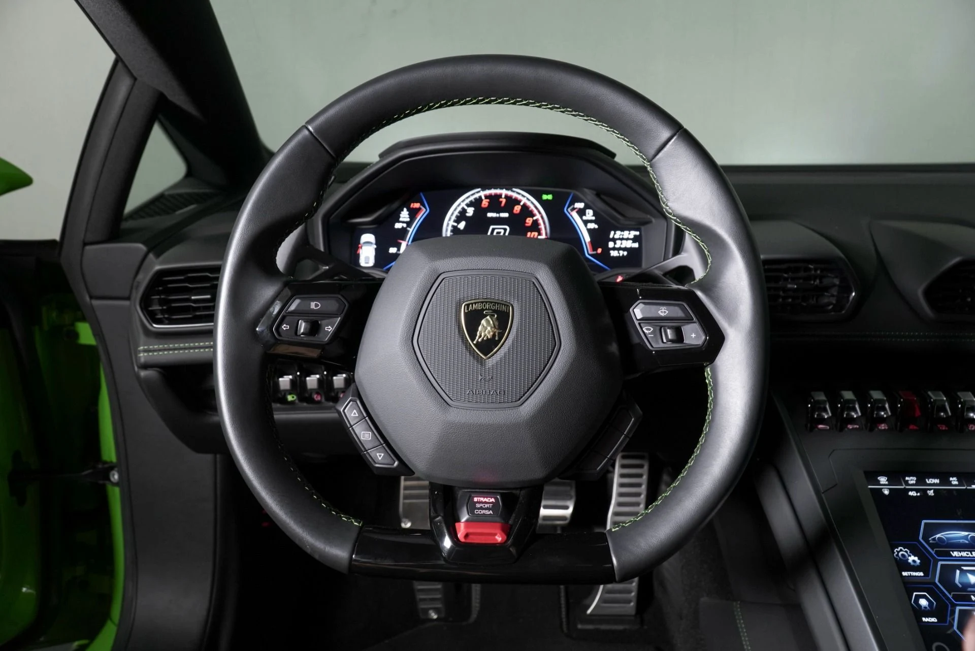 mph010_2511762882_Used_2022_Lamborghini_Huracan_EVO_1774468302_2ae81b57ea