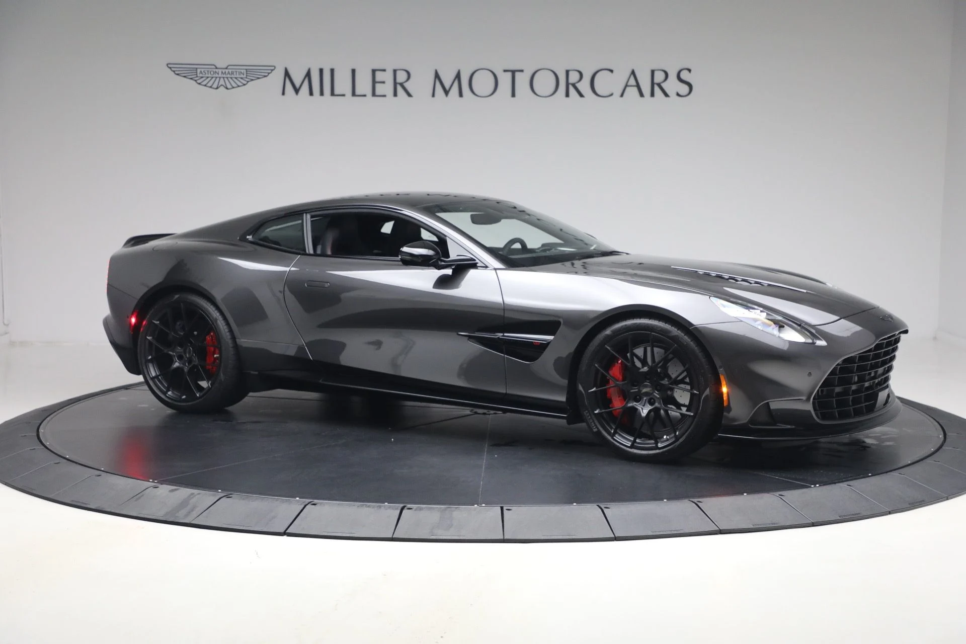 mph010_2511835950_Used_2026_Aston_Martin_Vanquish_1787327469_03d4f54edc