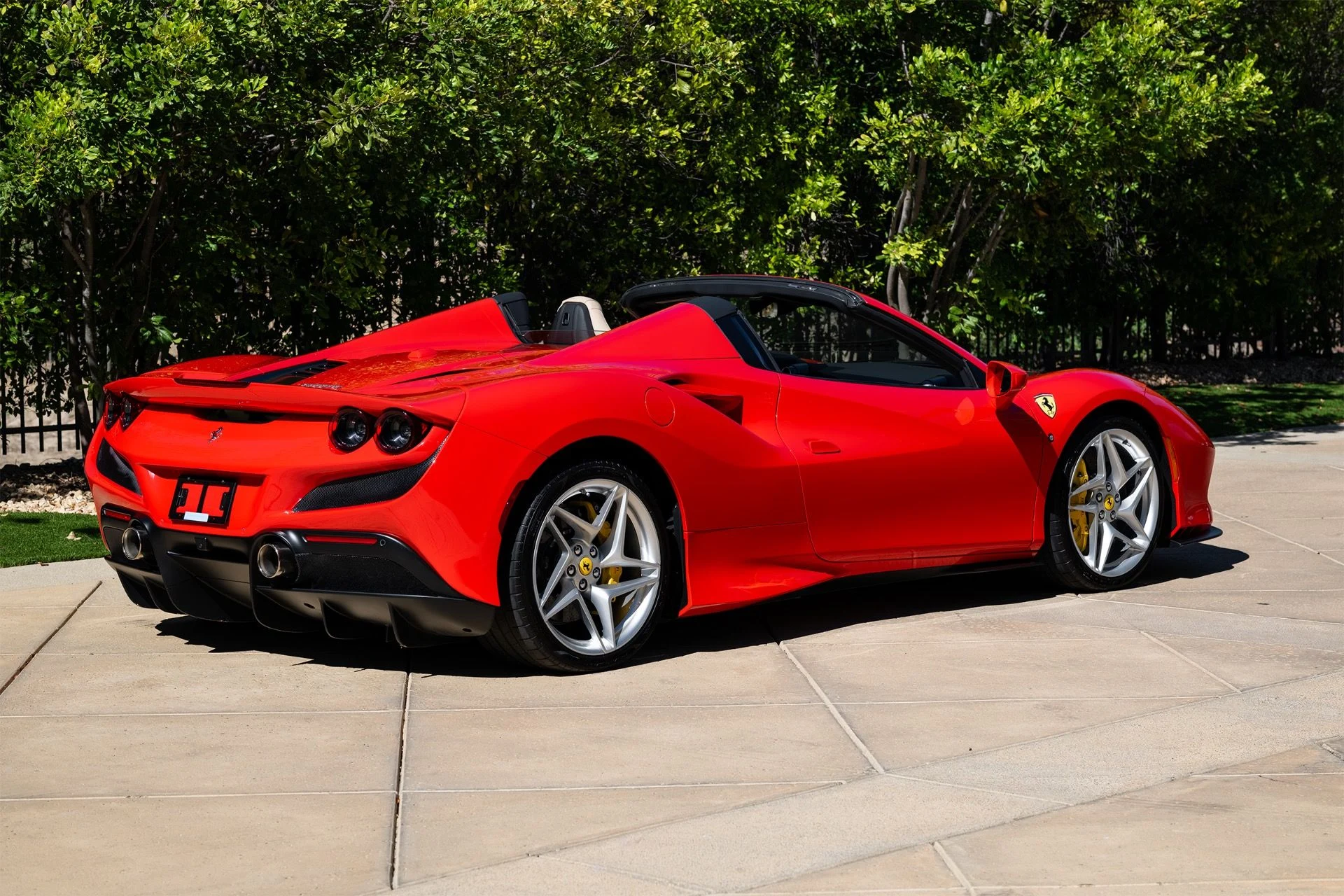 mph010_2514319126_Used_2022_Ferrari_F8_Spider_1791574017_57657ce3a9