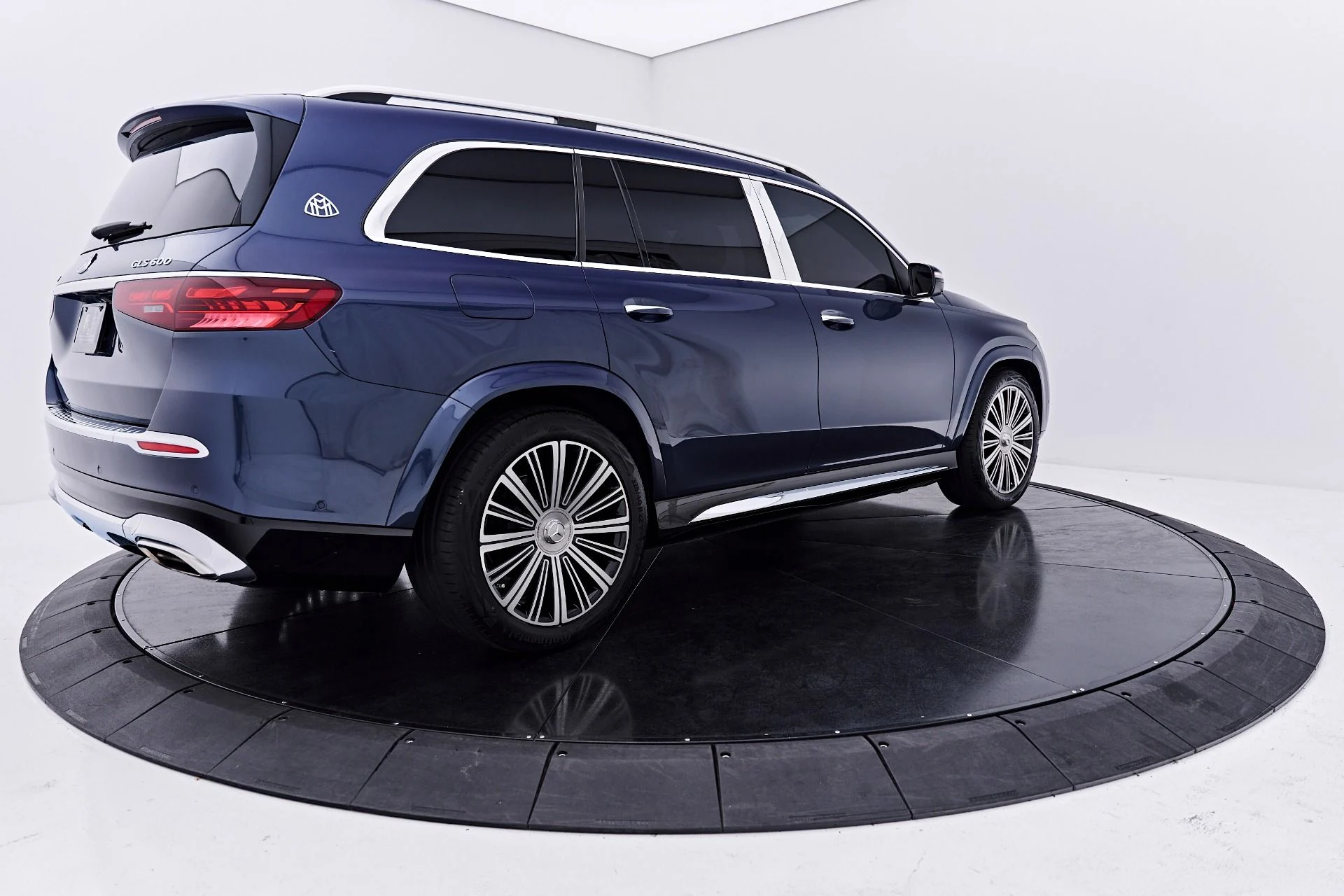 mph010_2522686167_Used_2024_Mercedes_Benz_GLS_Maybach_GLS_600_1790466064_2d71d75e5f