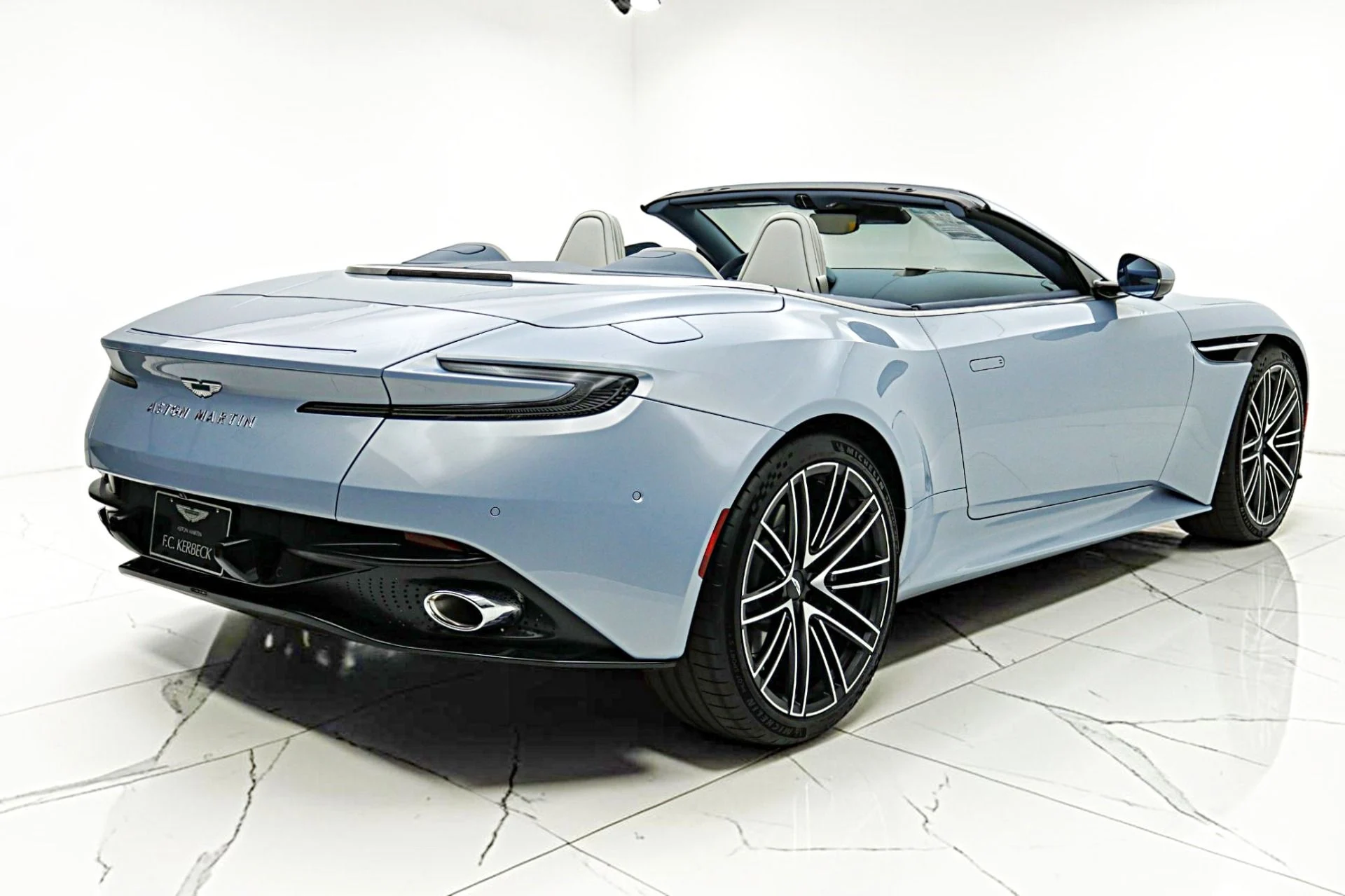 mph010_2526194010_New_2026_Aston_Martin_DB_12_Volante_beee26dbf4