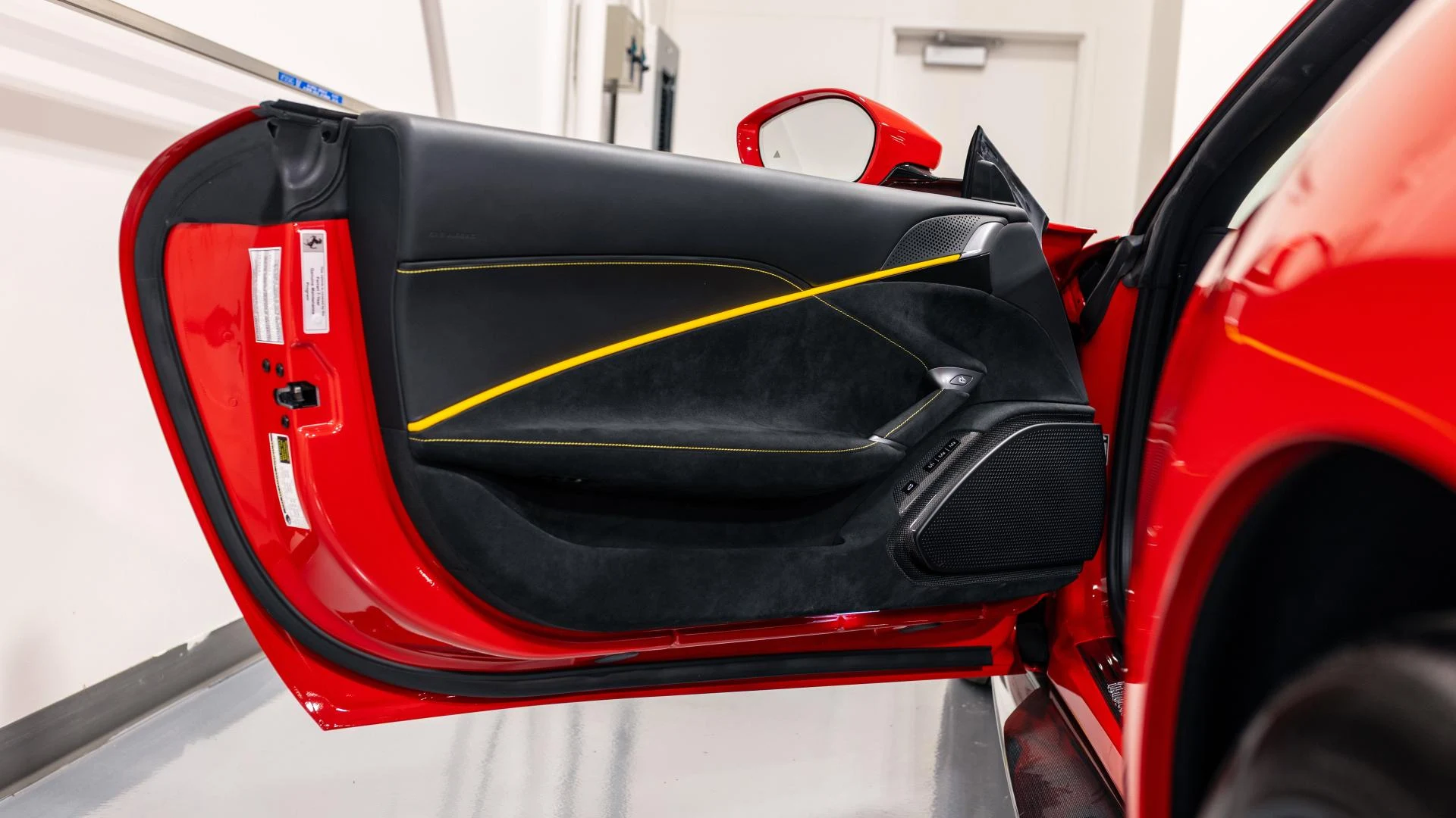 mph010_2531567452_Used_2024_Ferrari_Roma_Spider_1785844652_133539ee11