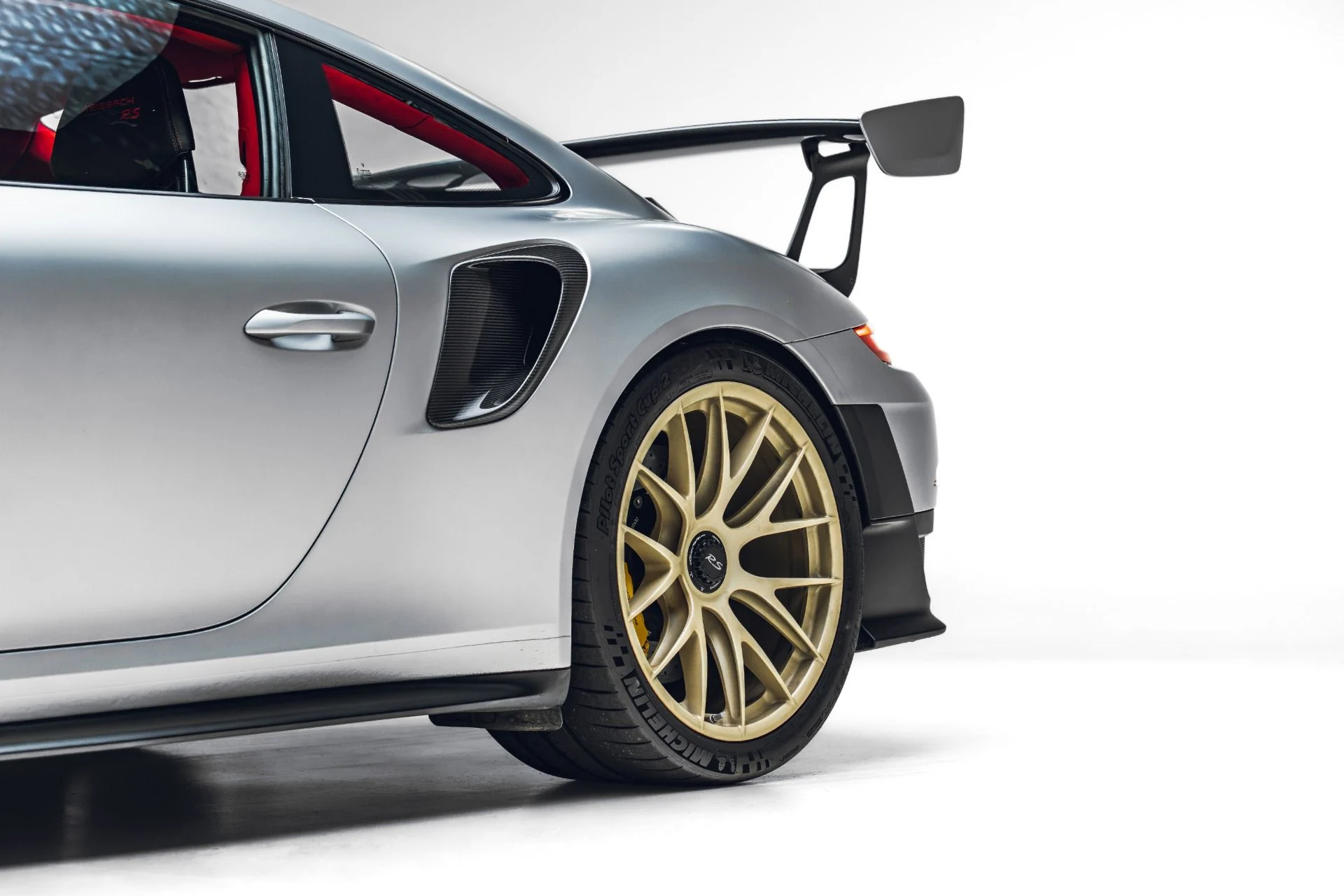 mph010_2536006364_Used_2018_Porsche_911_GT_2_RS_1782090259_1dd0a01713