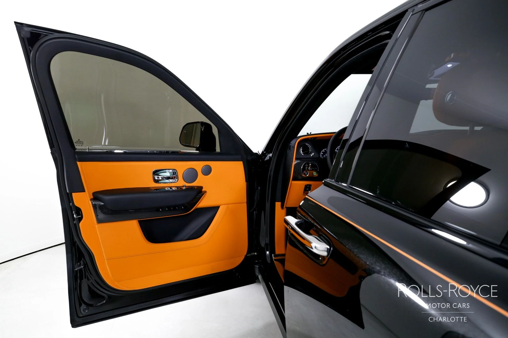 mph010_2539278297_Used_2023_Rolls_Royce_Black_Badge_Cullinan_1715880201_102ce75e69