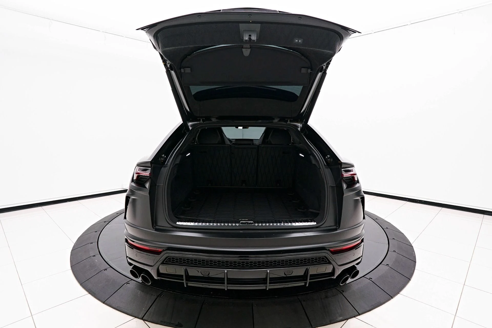 mph010_2541656065_Used_2022_Lamborghini_Urus_1714440387_8287d1f1d8