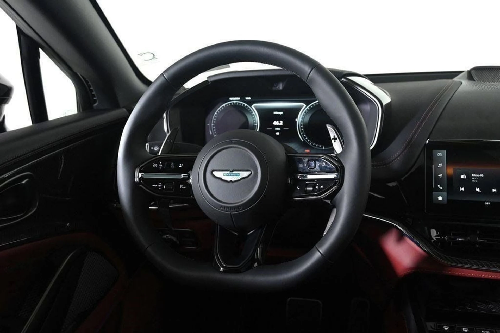 mph010_2549713549_new_2025_aston_martin_dbx_707awd_11350_22854625_10_1024_66e556397a