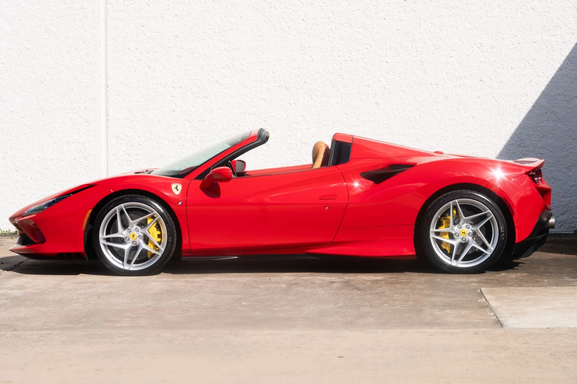mph010_2551648757_Used_2023_Ferrari_F8_Spider_1759528459_c992cac475