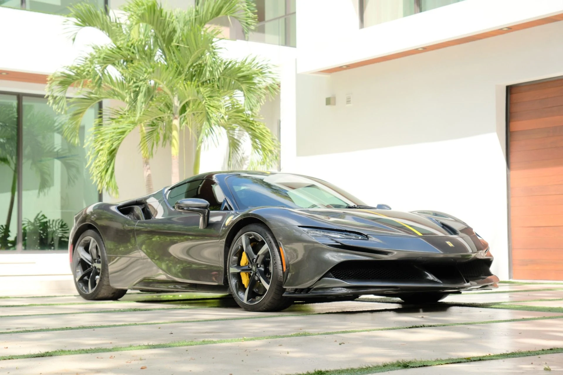 mph010_2555771492_Used_2022_Ferrari_SF_90_Spider_1790027669_60713b95a2