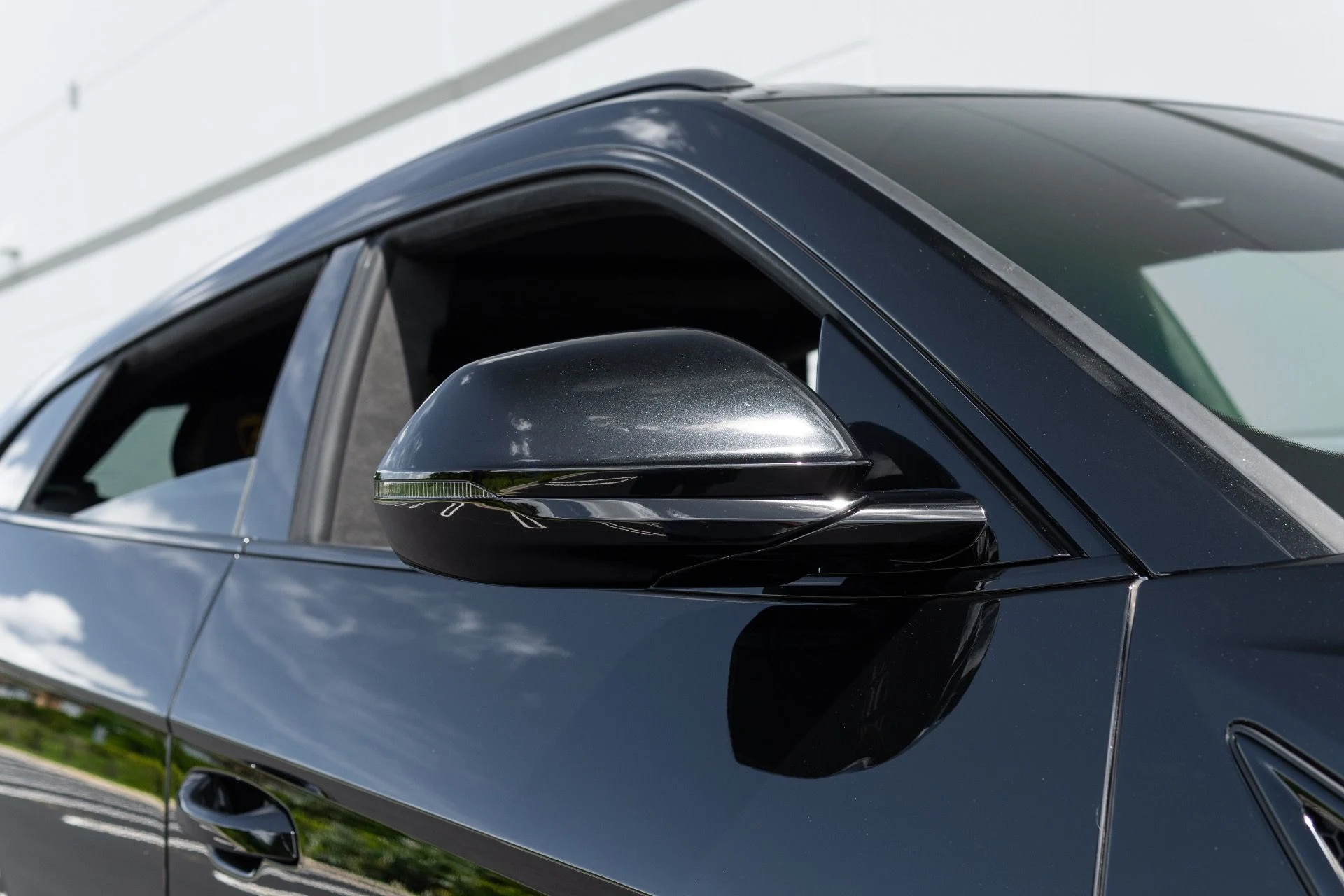 mph010_2555821856_Used_2022_Lamborghini_Urus_1776127481_151c5560df