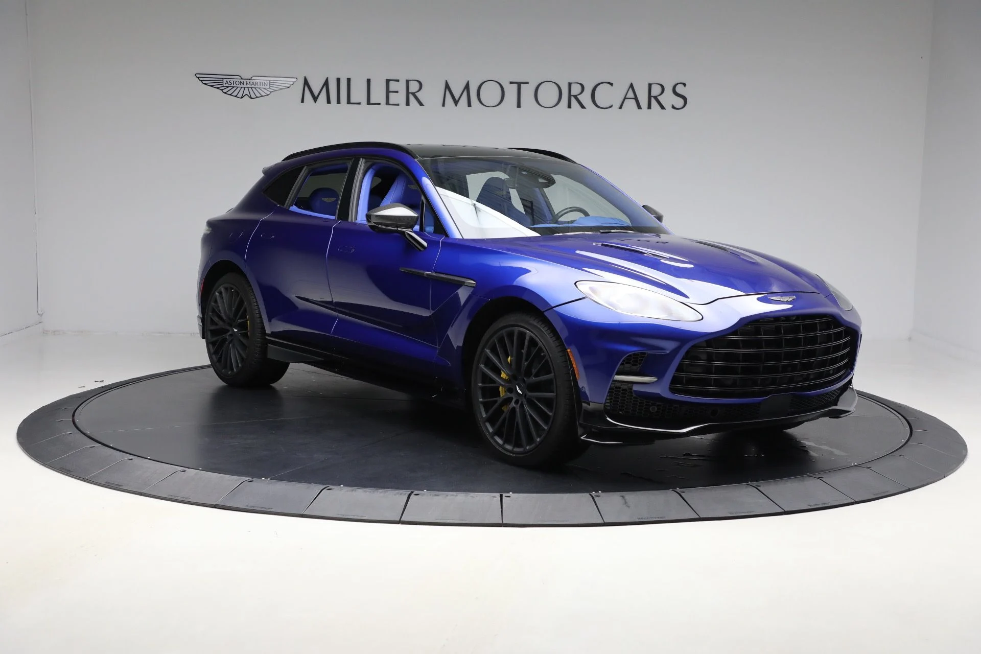 mph010_2560239828_Used_2024_Aston_Martin_DBX_707_1761409470_6218af37f5